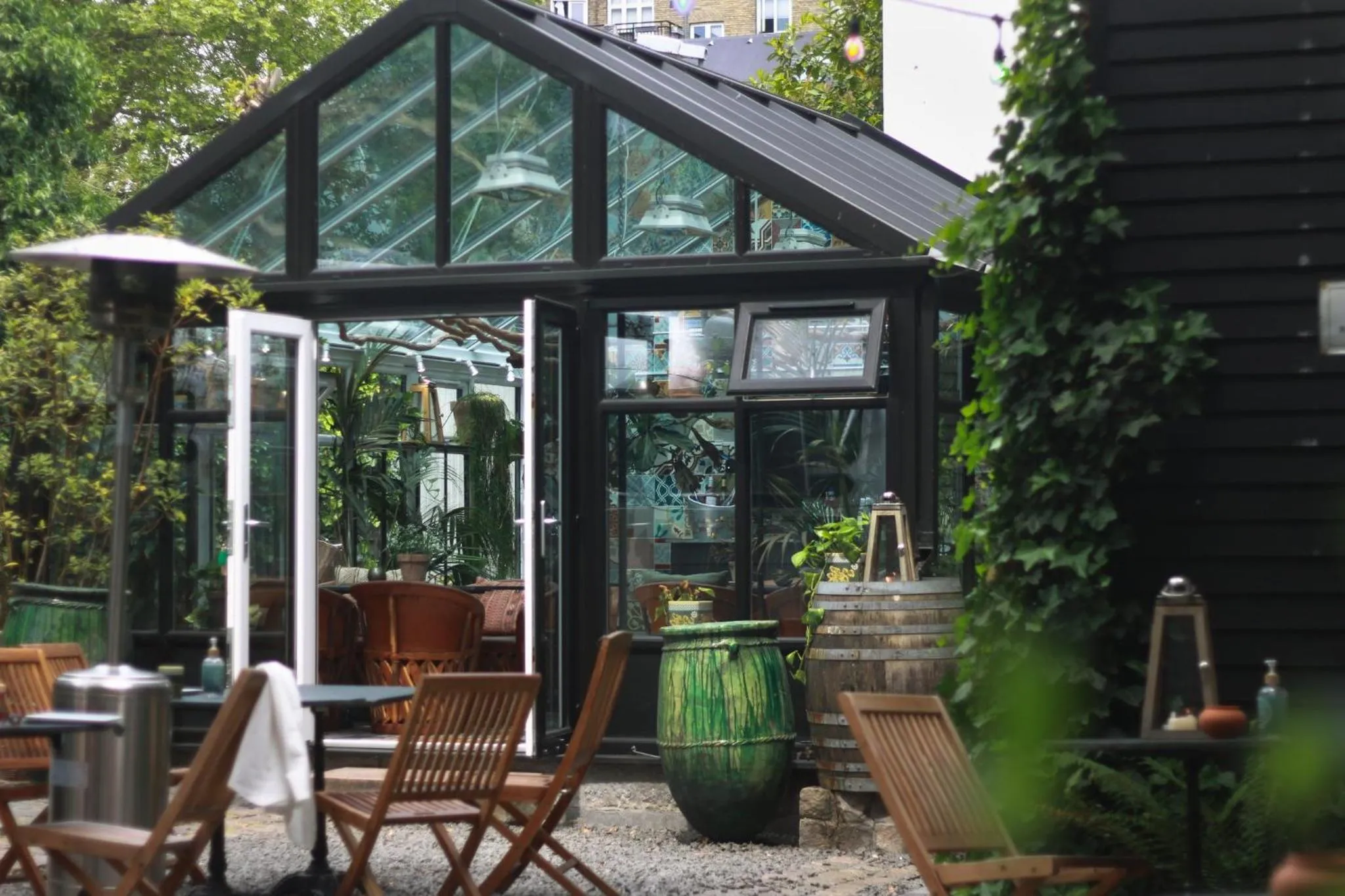 Property building in 66 Guldsmeden