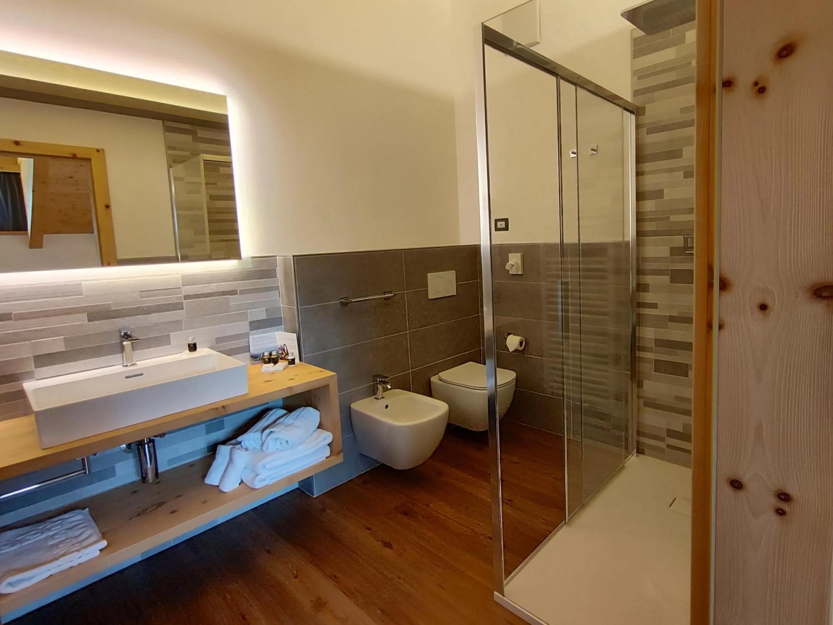 DOLOMITES B&B - Suites, Apartments and SPA