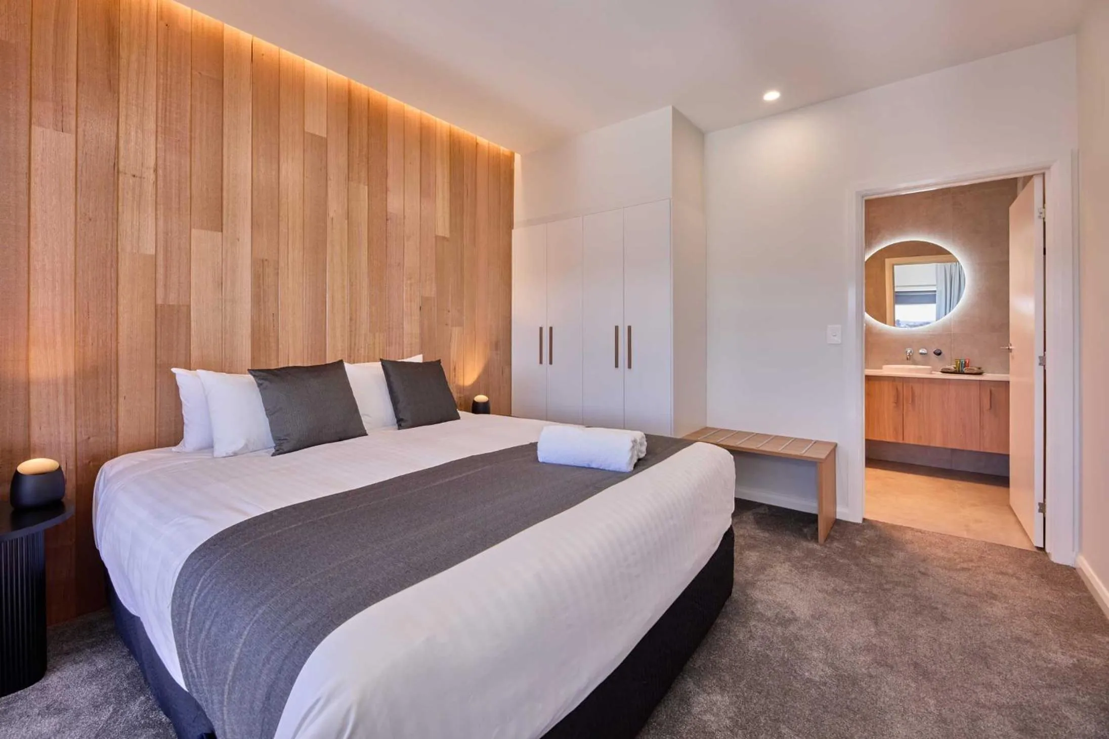 Photo of the whole room, Bed in BIG4 Launceston Holiday Park