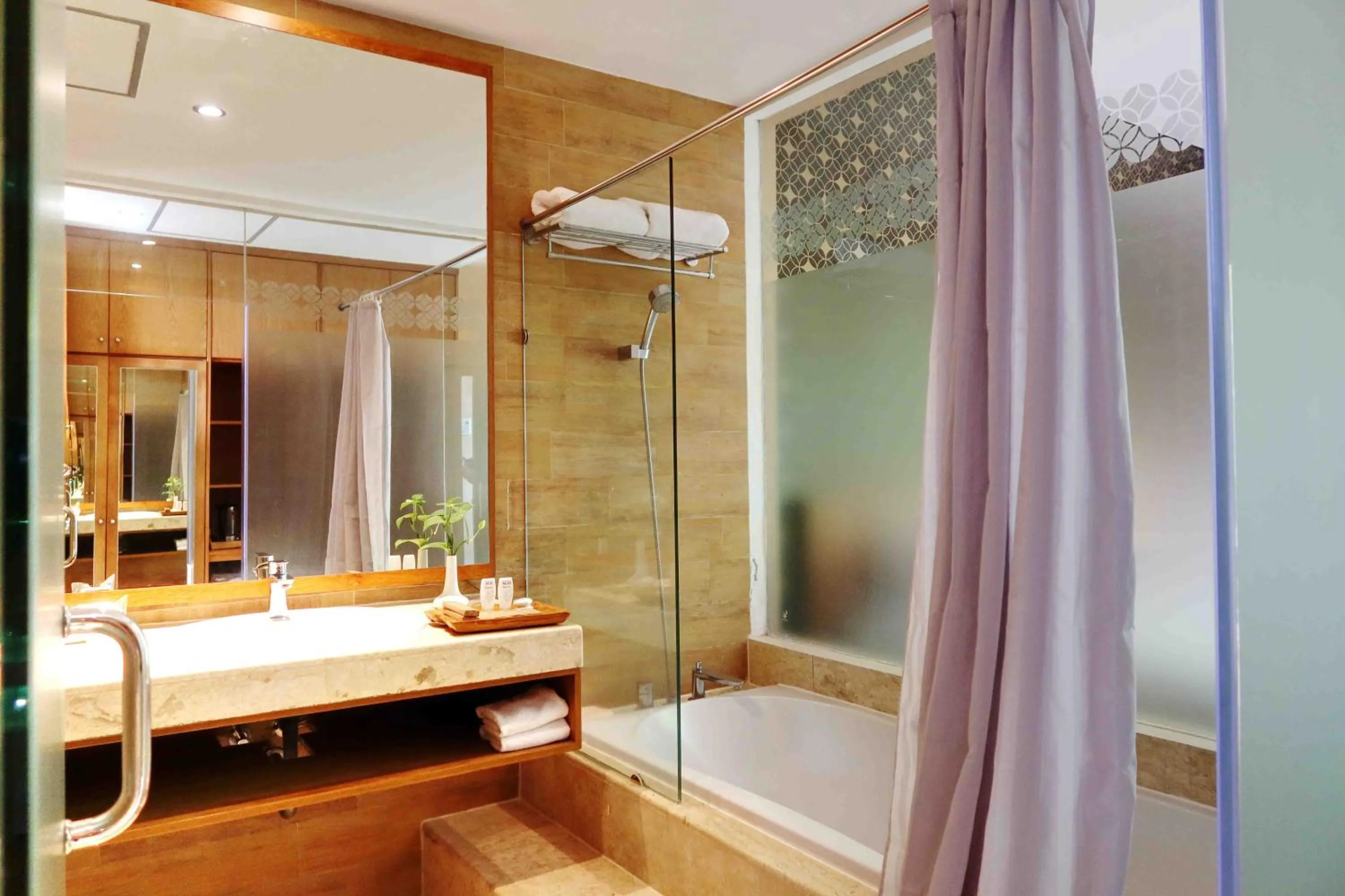 Bathroom in Abhayagiri - Sumberwatu Heritage Resort