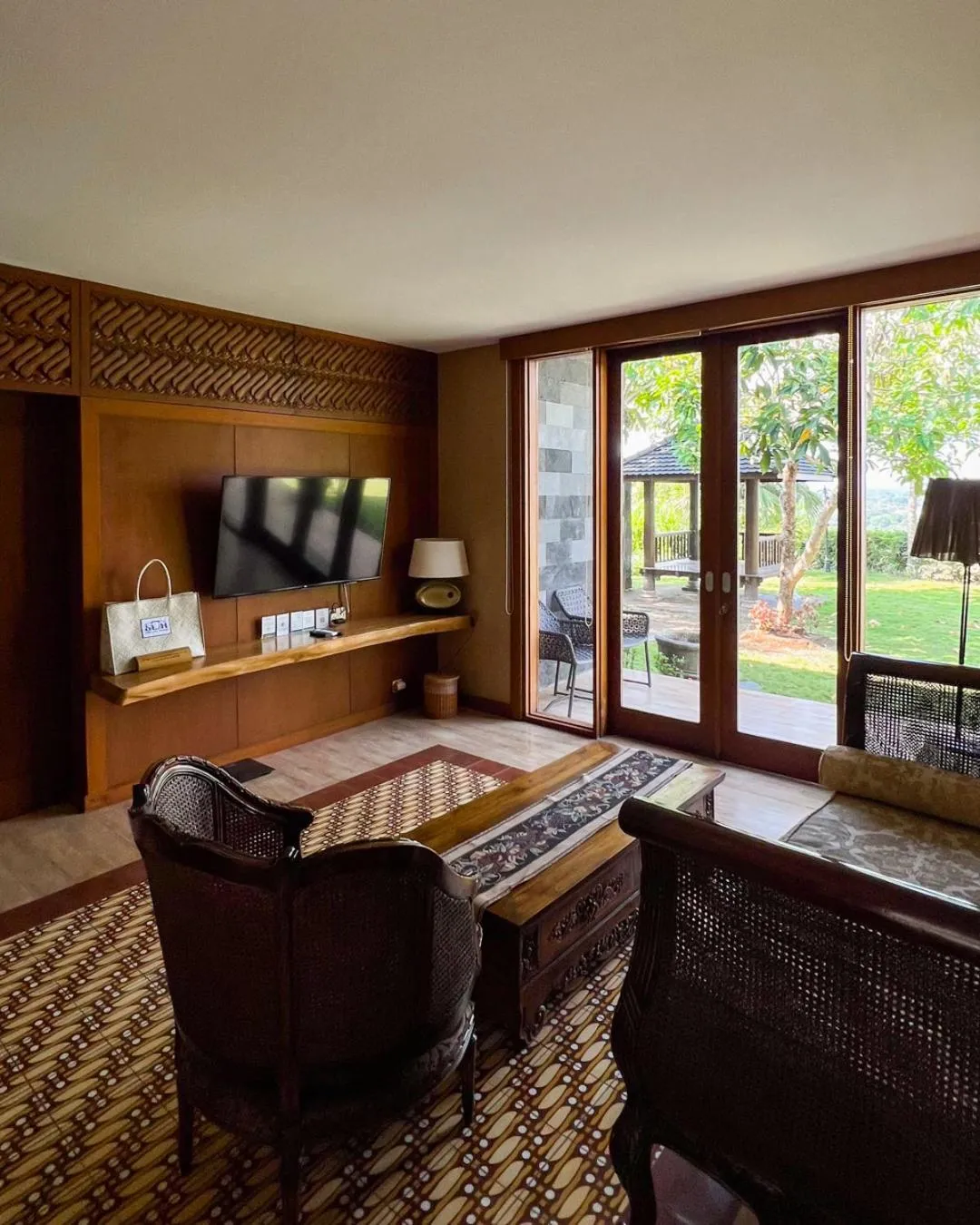 Living room in Abhayagiri - Sumberwatu Heritage Resort