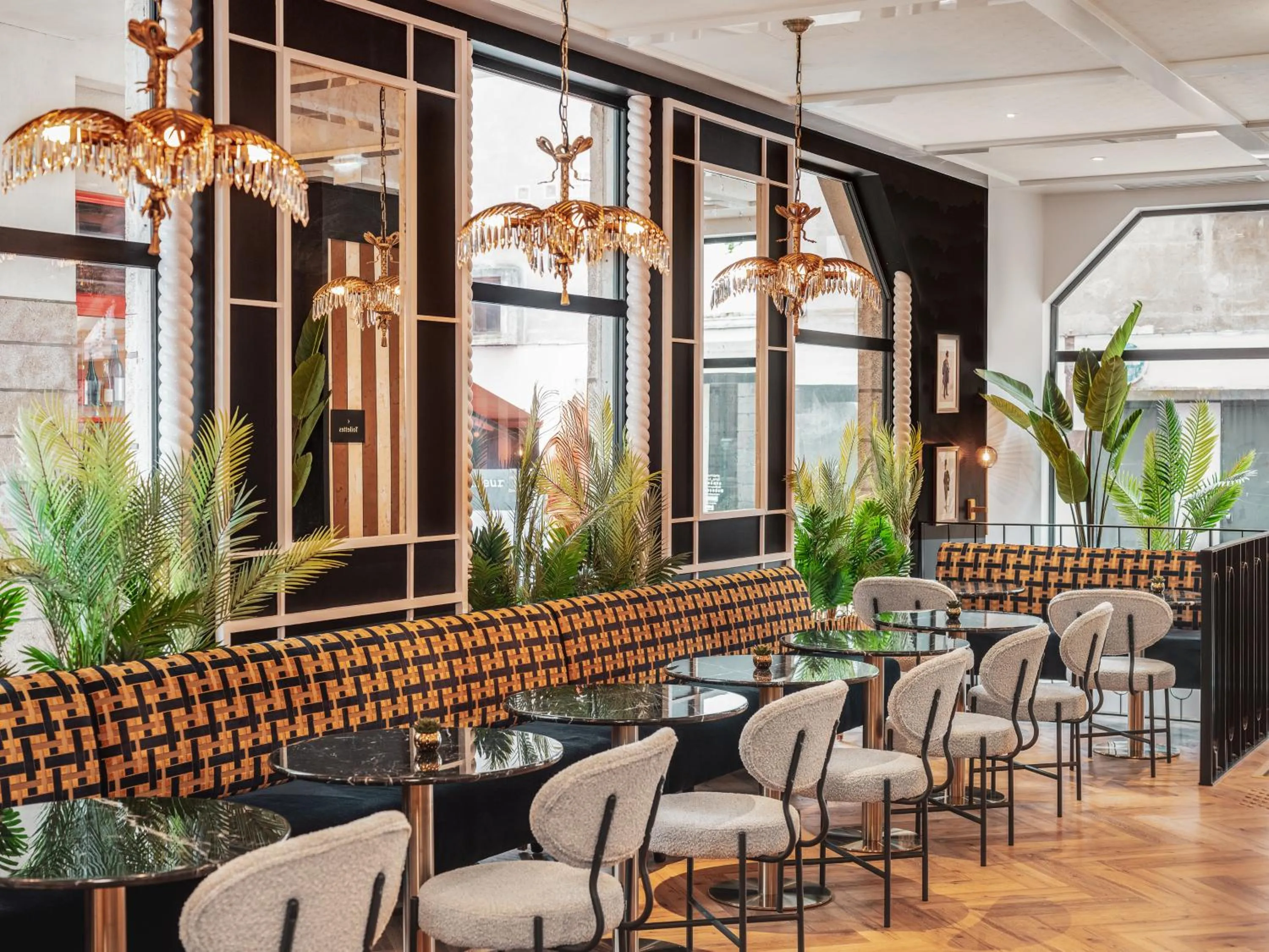 Seating area in Billie Hôtel