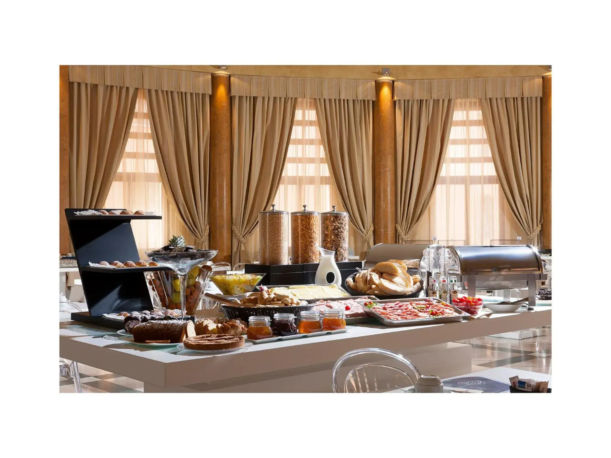 Restaurant/places to eat in TH Roma - Carpegna Palace Restaurant/places to eat in TH Roma - Carpegna Palace