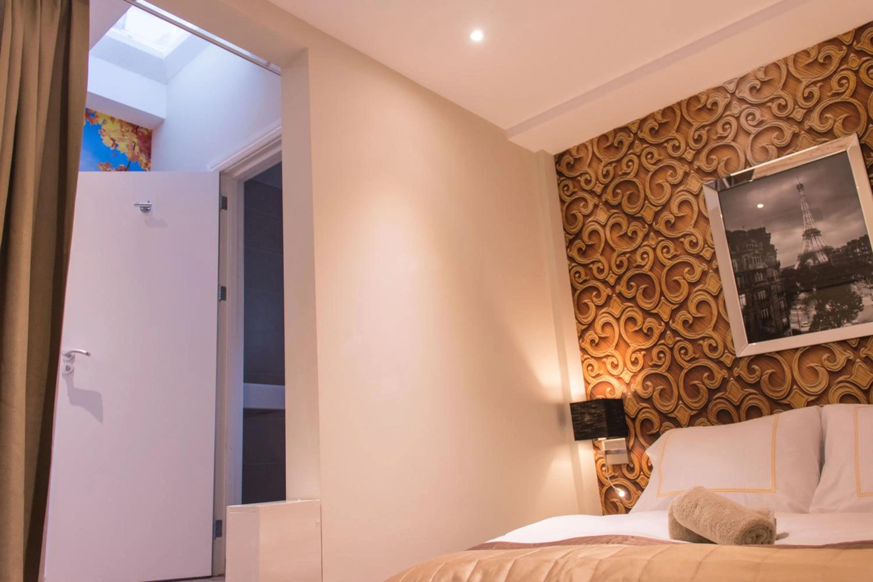 Photo of the whole room, Bed in Royal Plaza Hotel Amsterdam