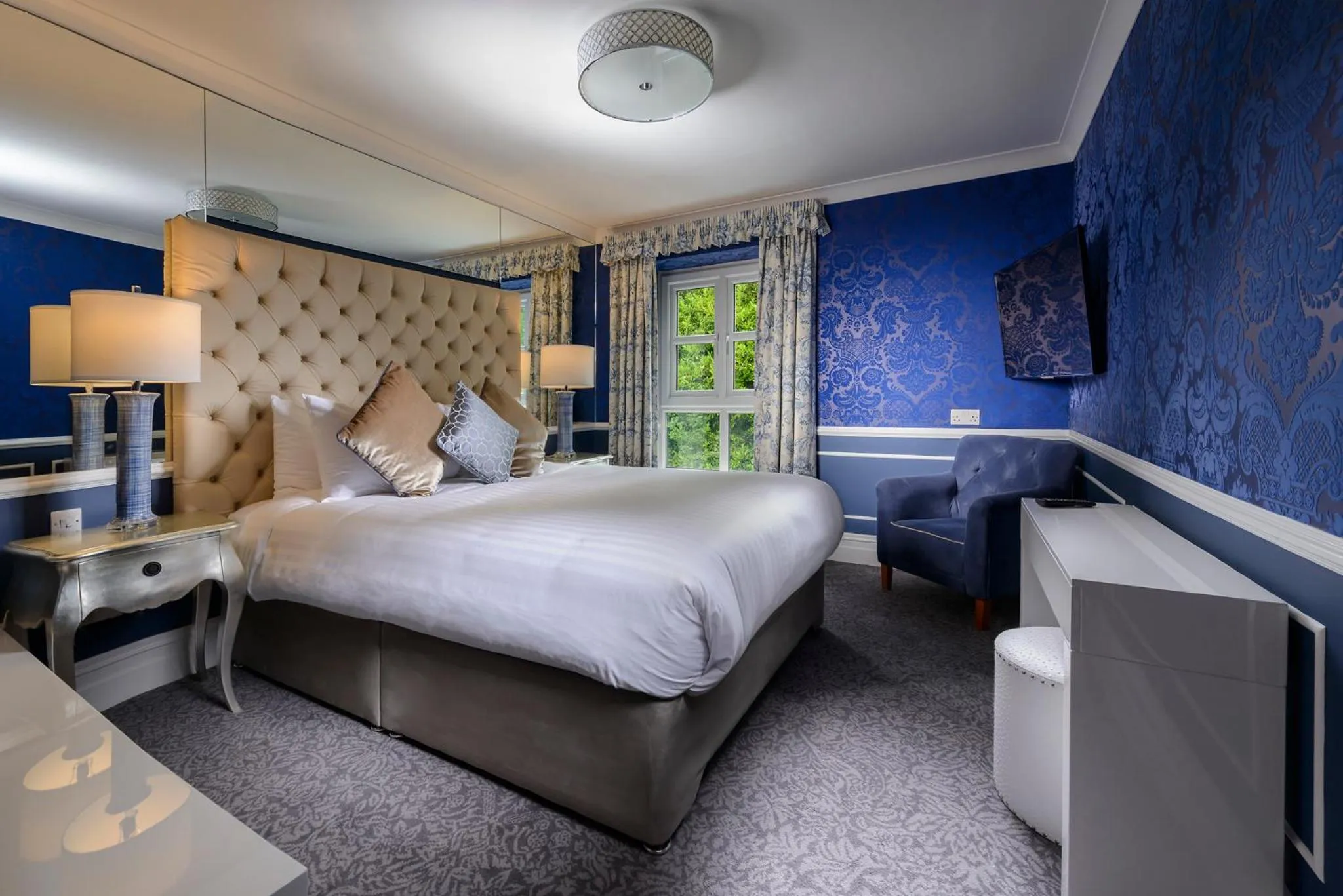 Bedroom, Bed in Killarney Dromhall Hotel