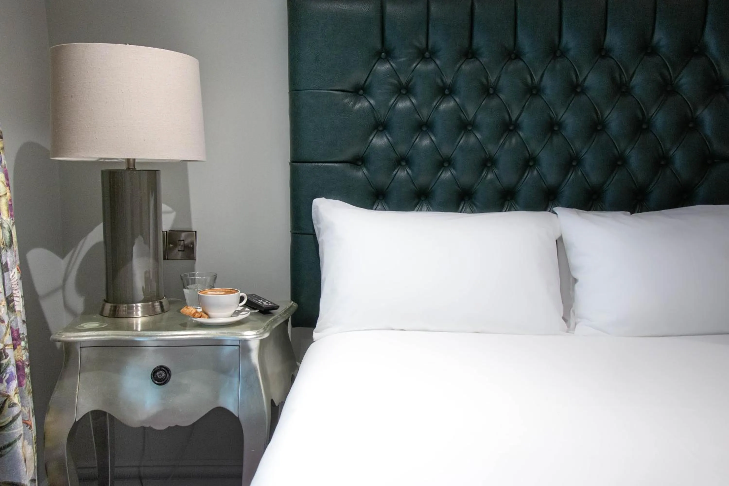 Bedroom, Bed in Killarney Dromhall Hotel