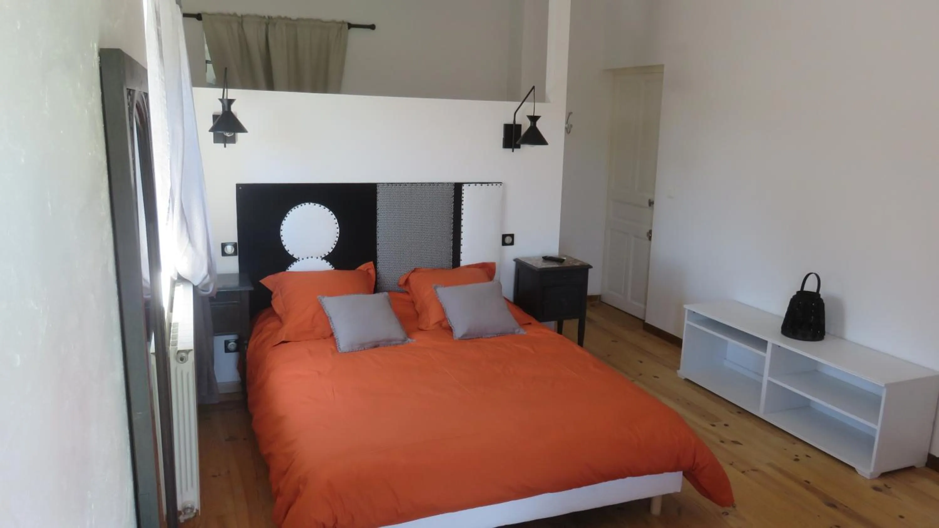 Bedroom, Bed in A la belle histoire