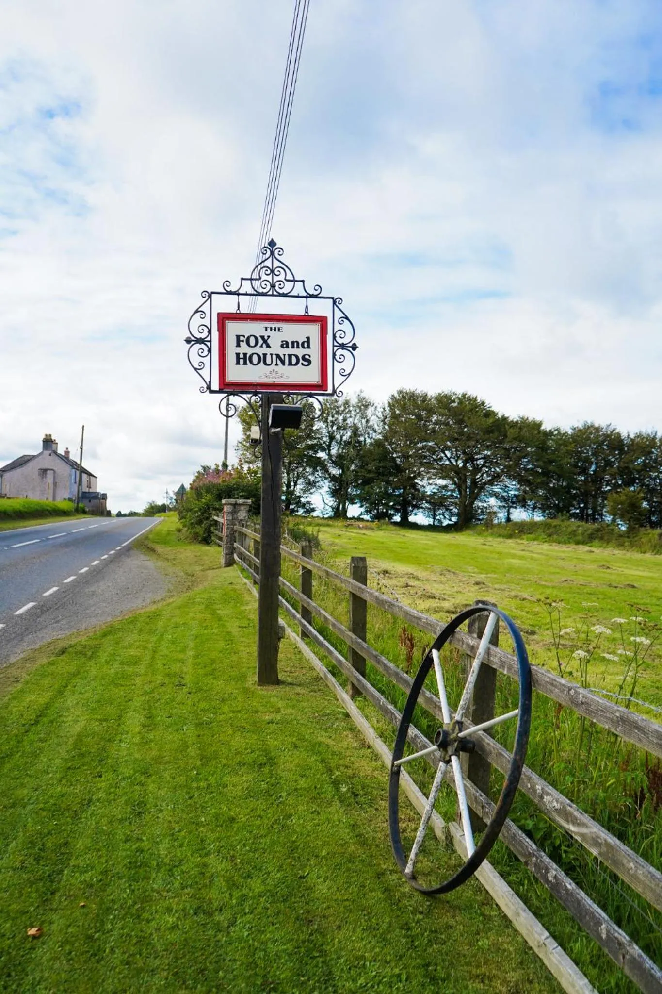 Property building in Fox & Hounds Hotel
