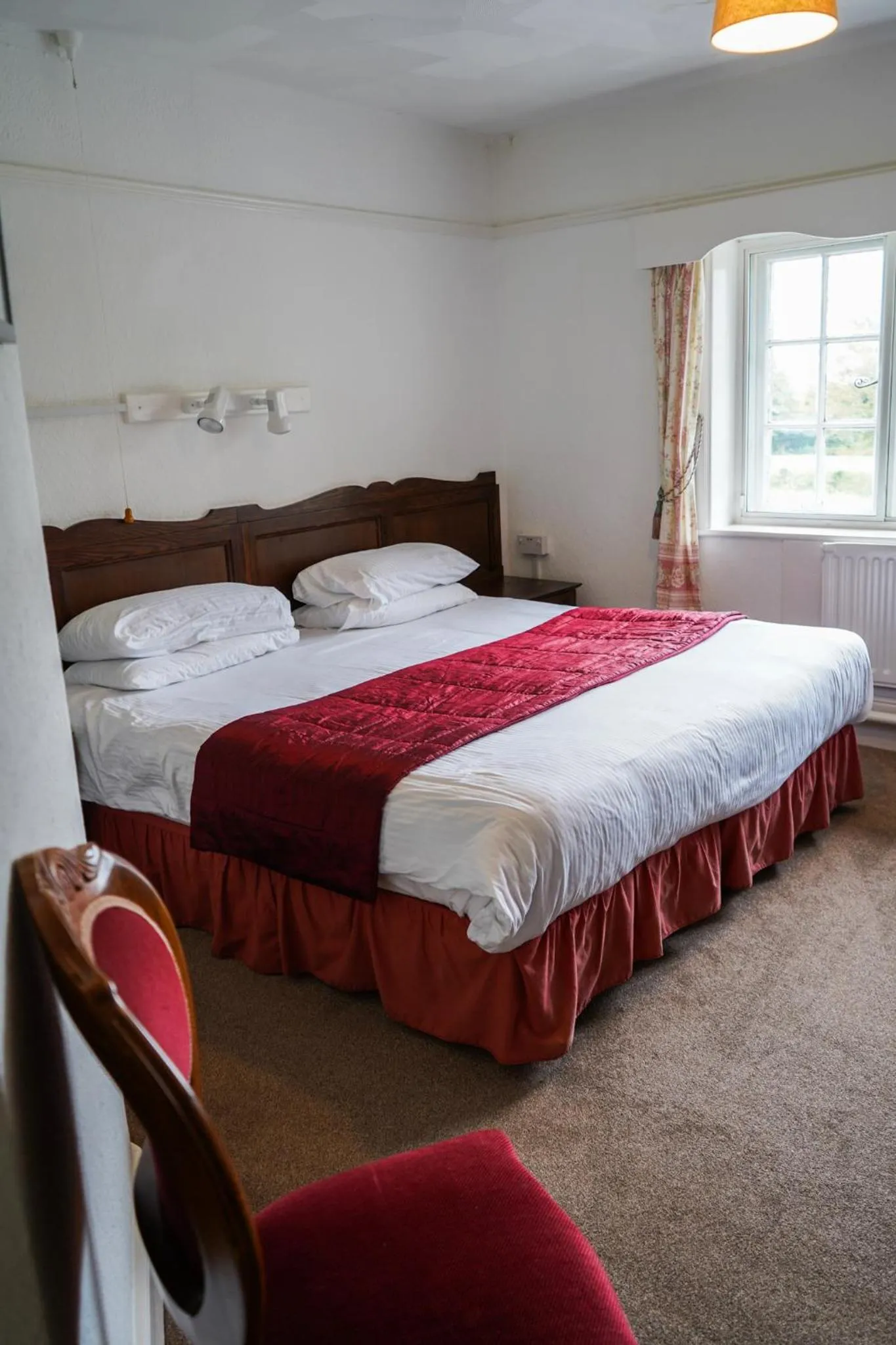 Bedroom, Bed in Fox & Hounds Hotel