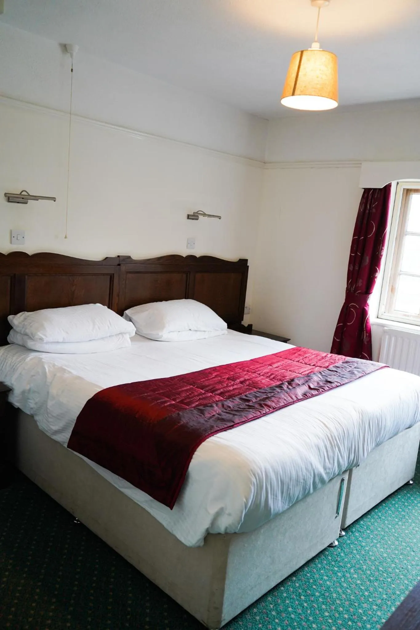 Bedroom, Bed in Fox & Hounds Hotel