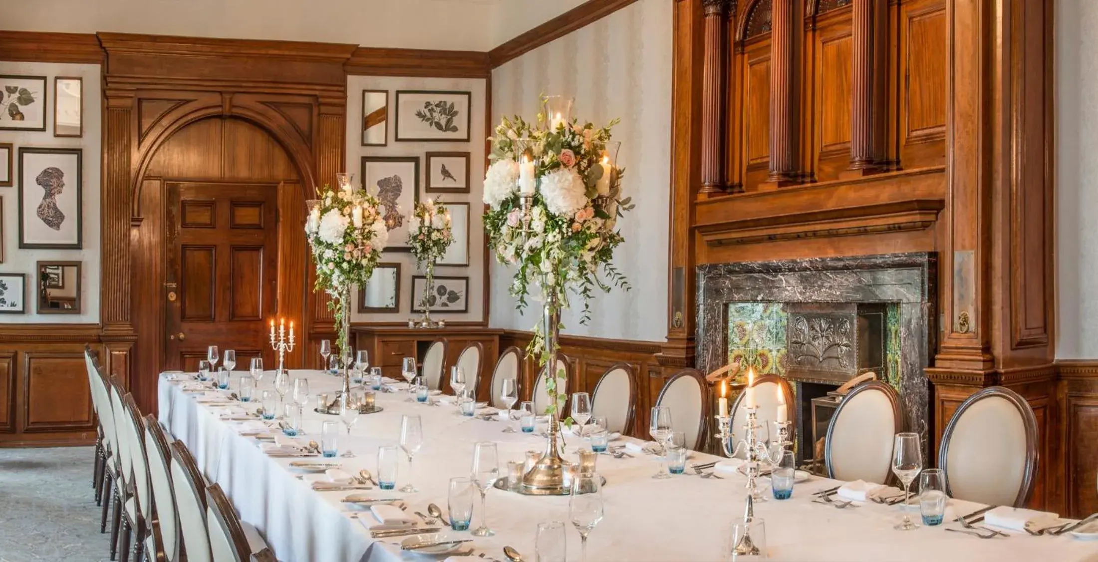 Lounge or bar in De Vere Wokefield Estate Lounge or bar in De Vere Wokefield Estate