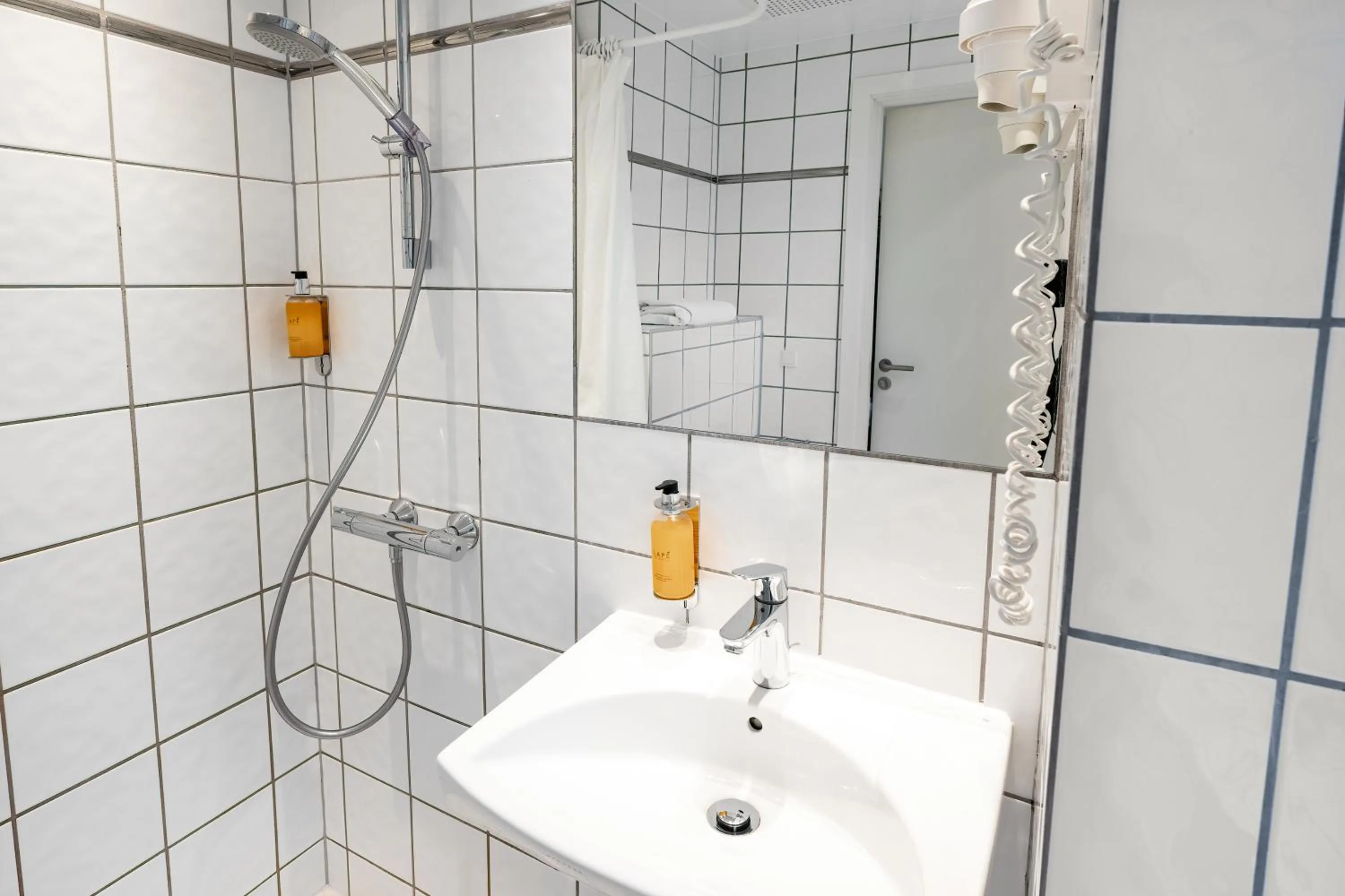 Shower in Go Hotel Ansgar