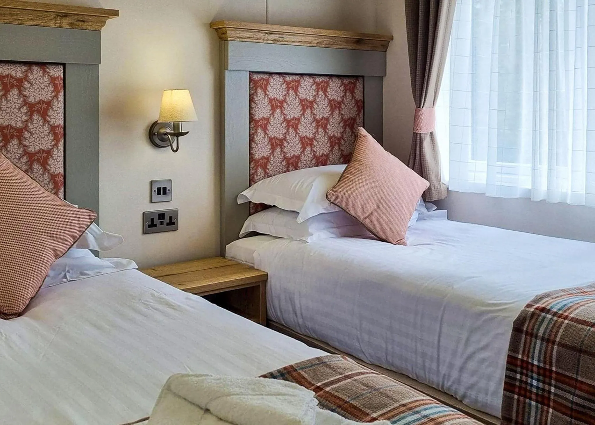 Property building, Bed in Woodhall Country Park Lodges