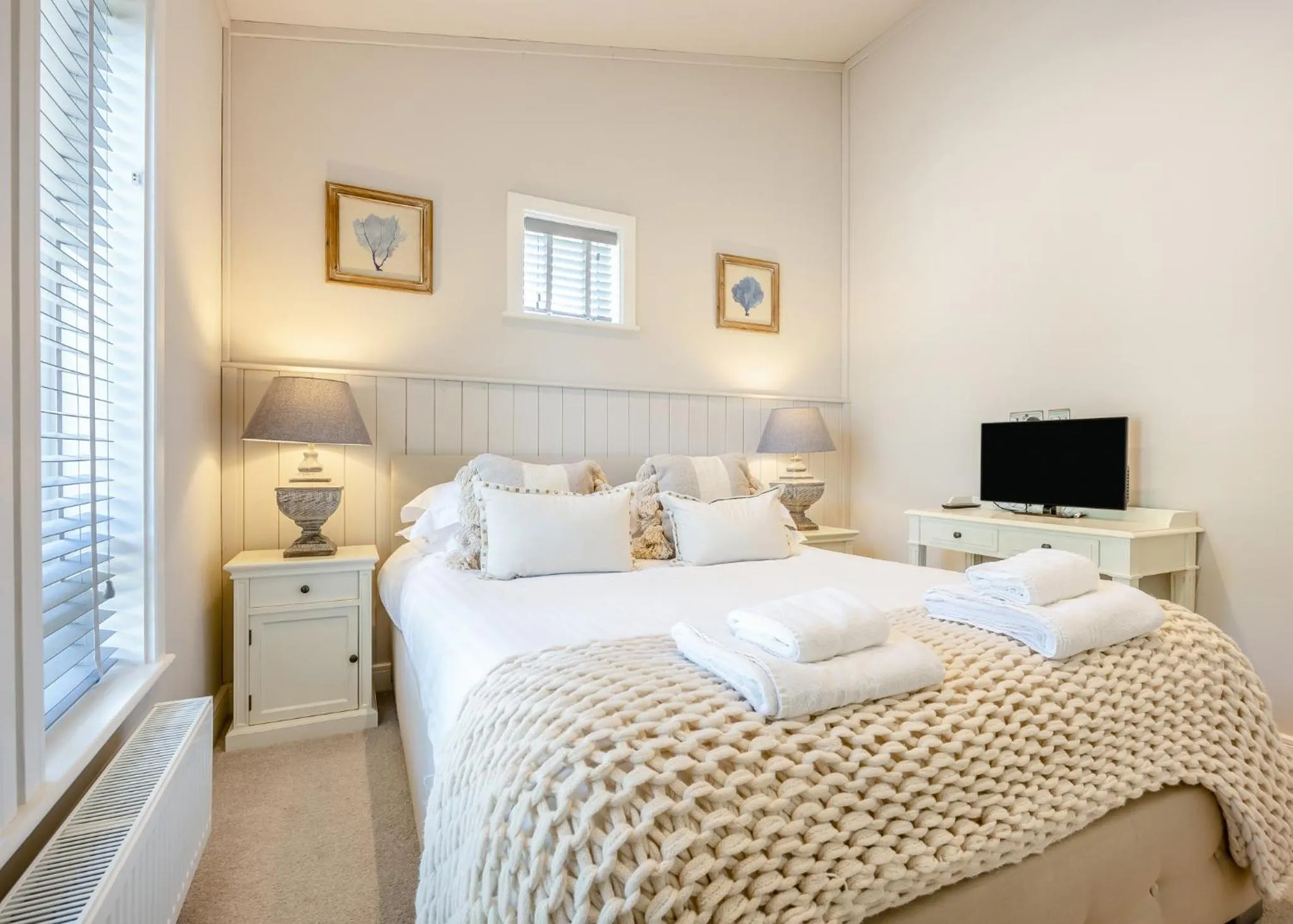 Property building, Bed in Woodhall Country Park Lodges