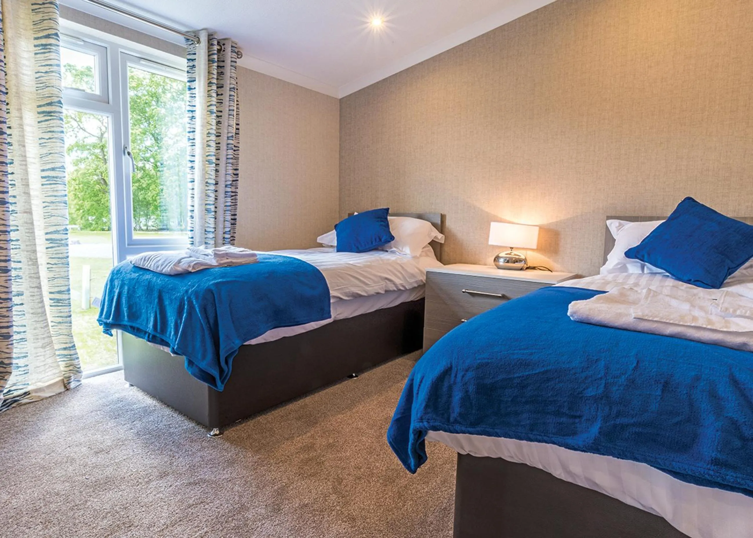 Property building, Bed in Woodhall Country Park Lodges