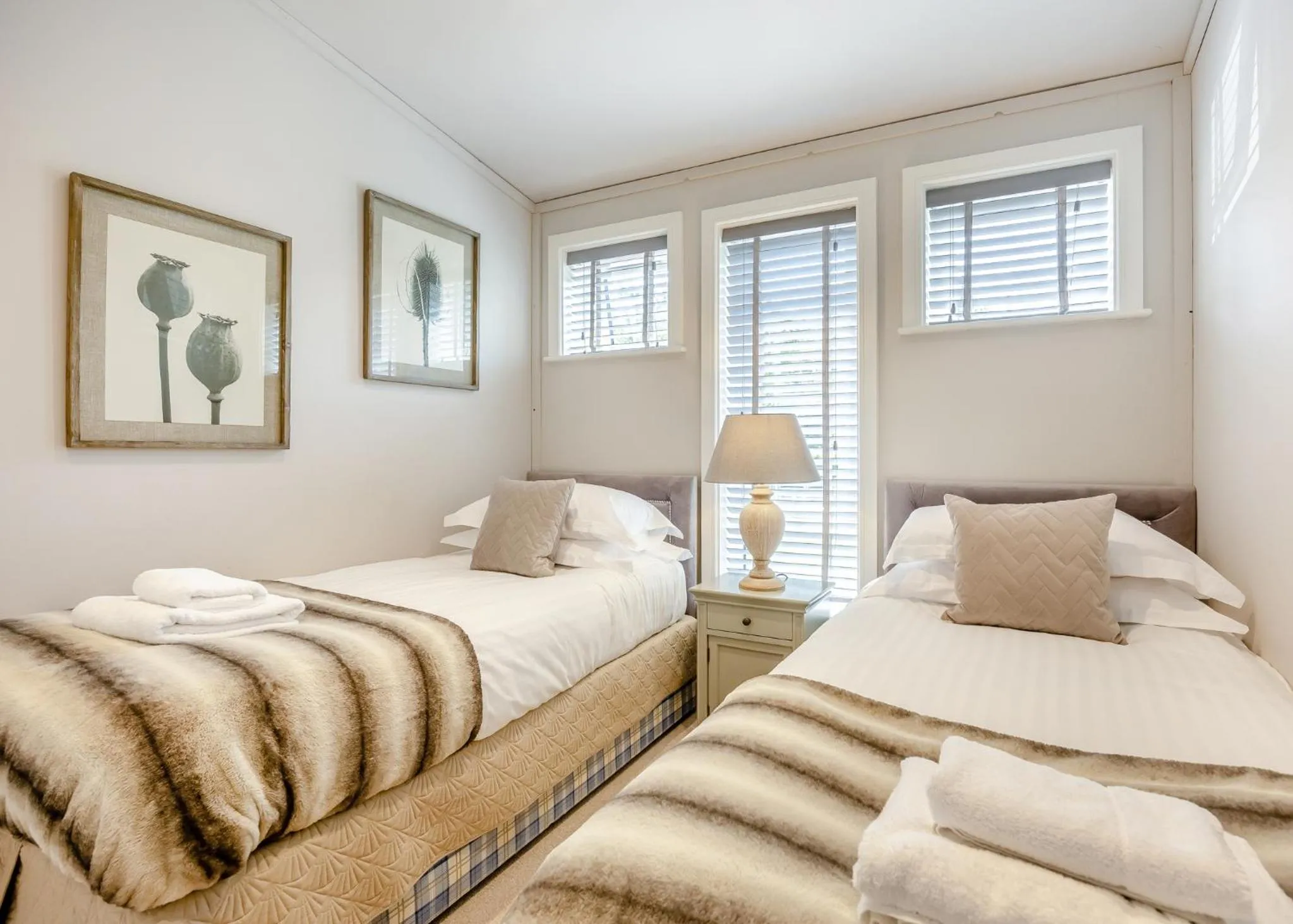 Property building, Bed in Woodhall Country Park Lodges