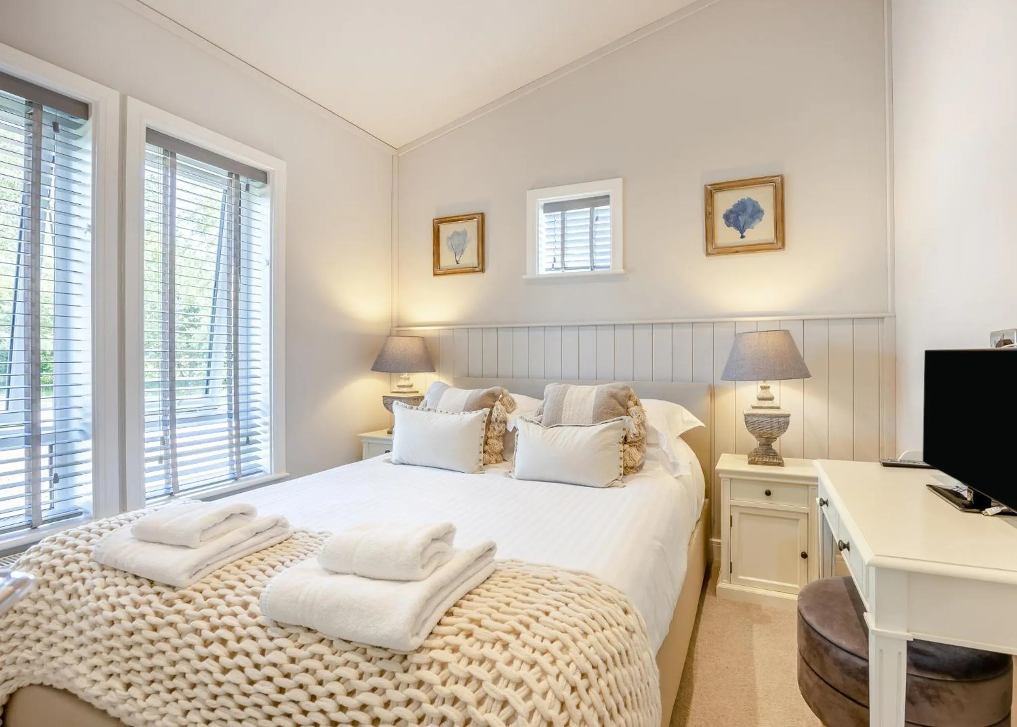 Property building, Bed in Woodhall Country Park Lodges