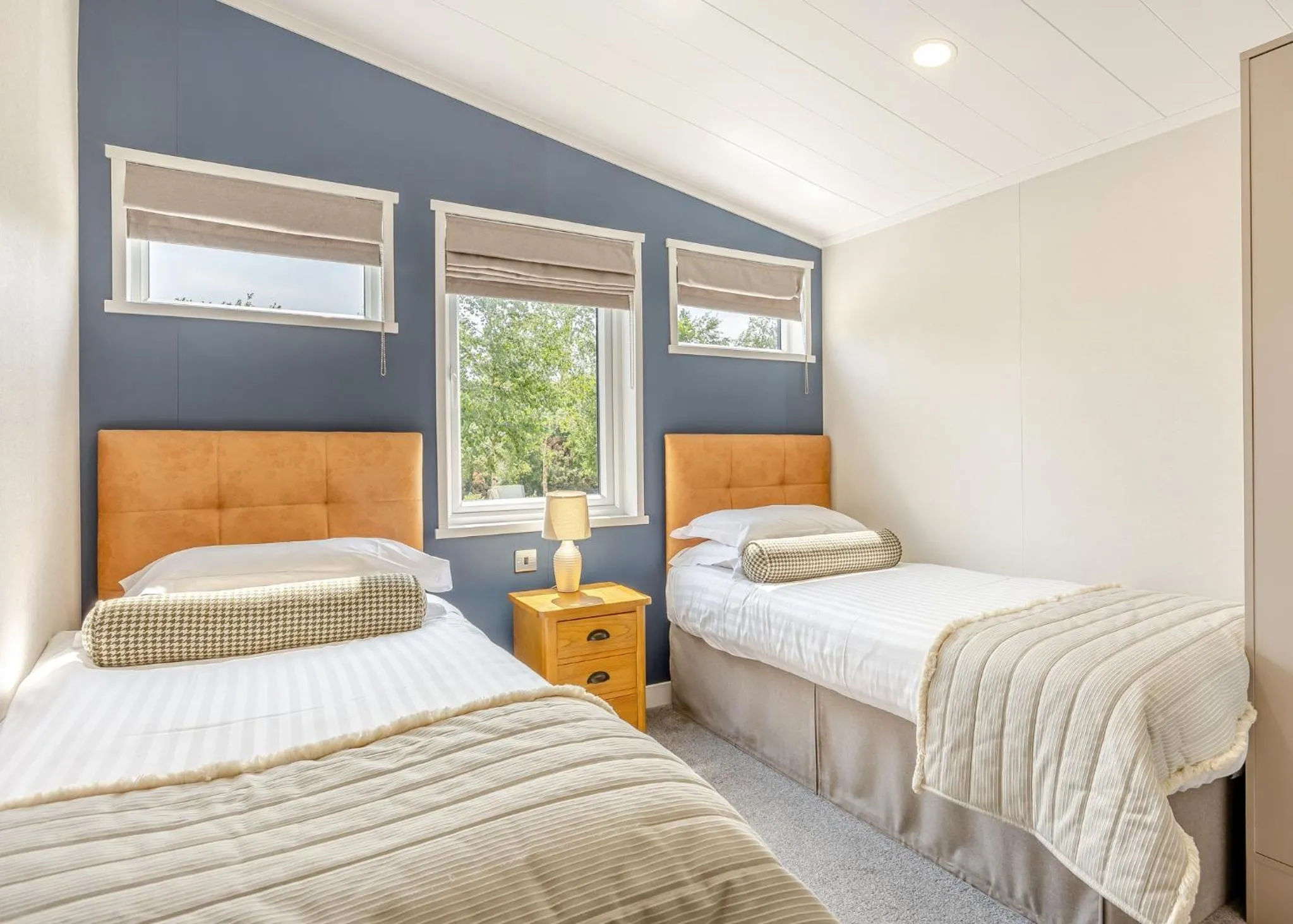 Property building, Bed in Woodhall Country Park Lodges
