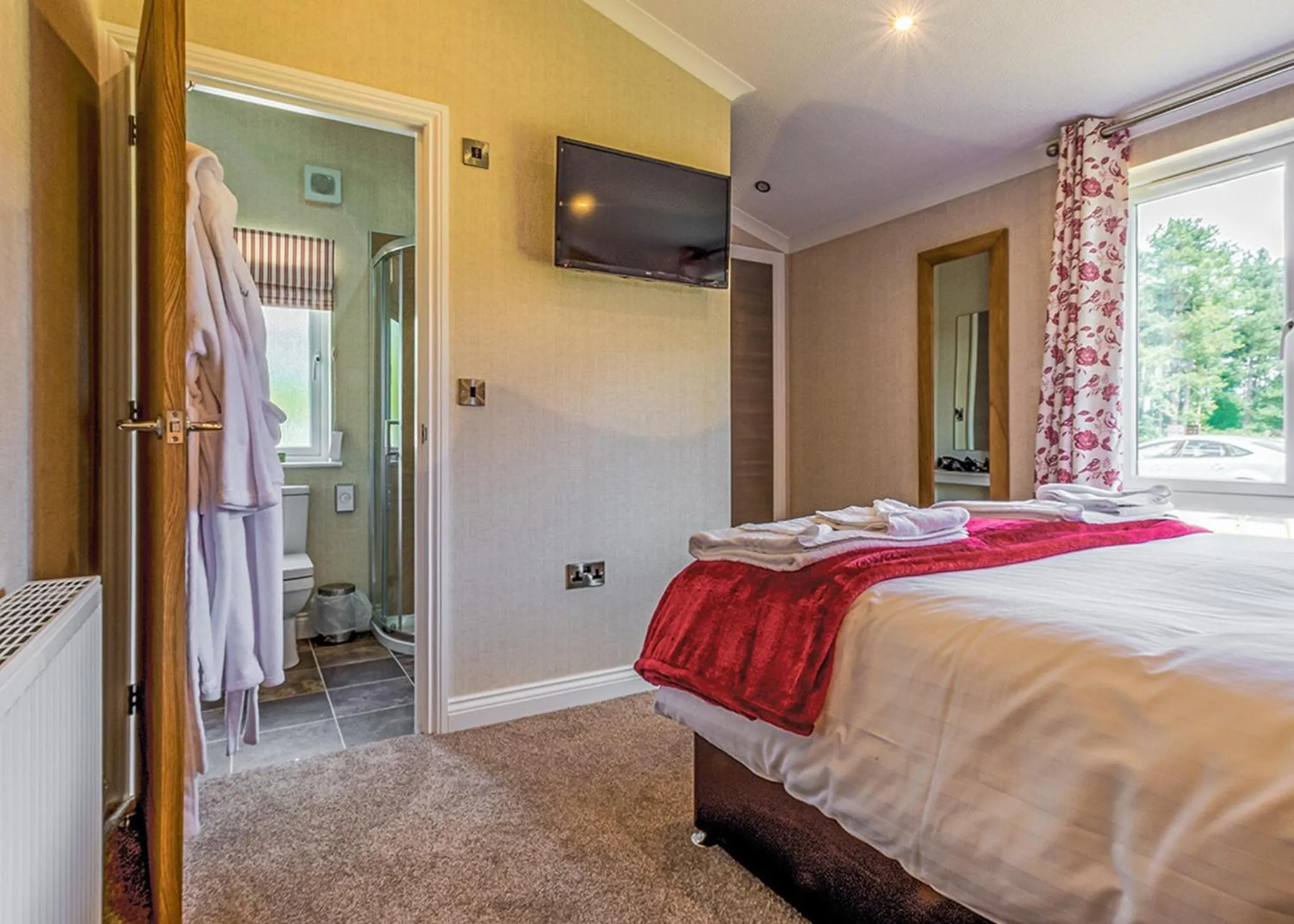 Property building, Bed in Woodhall Country Park Lodges