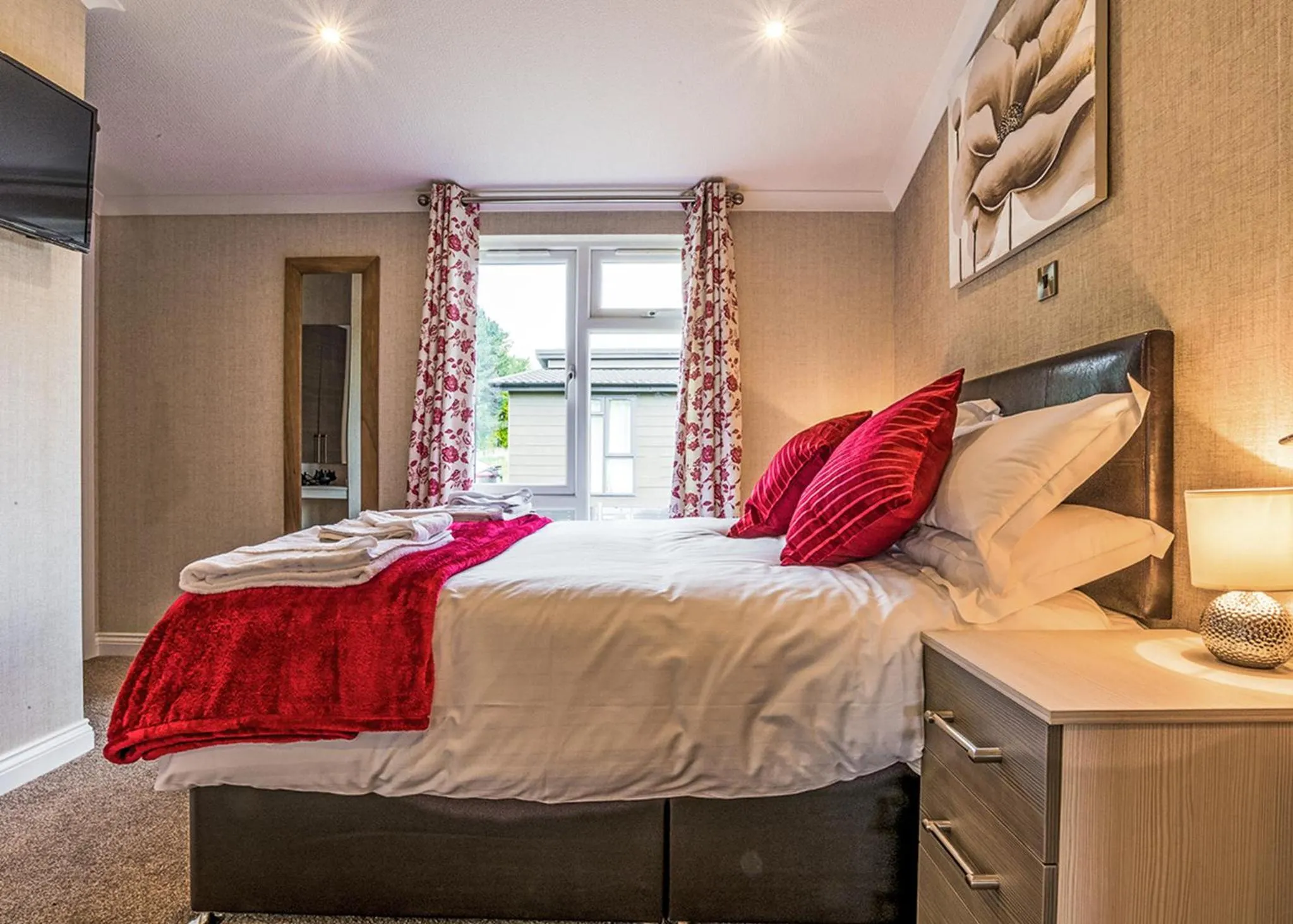 Property building, Bed in Woodhall Country Park Lodges