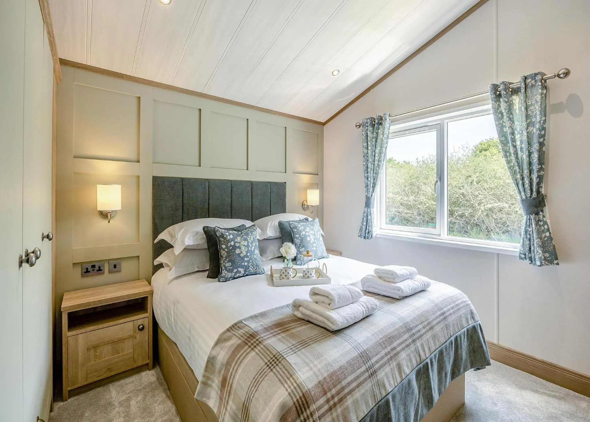 Property building, Bed in Woodhall Country Park Lodges