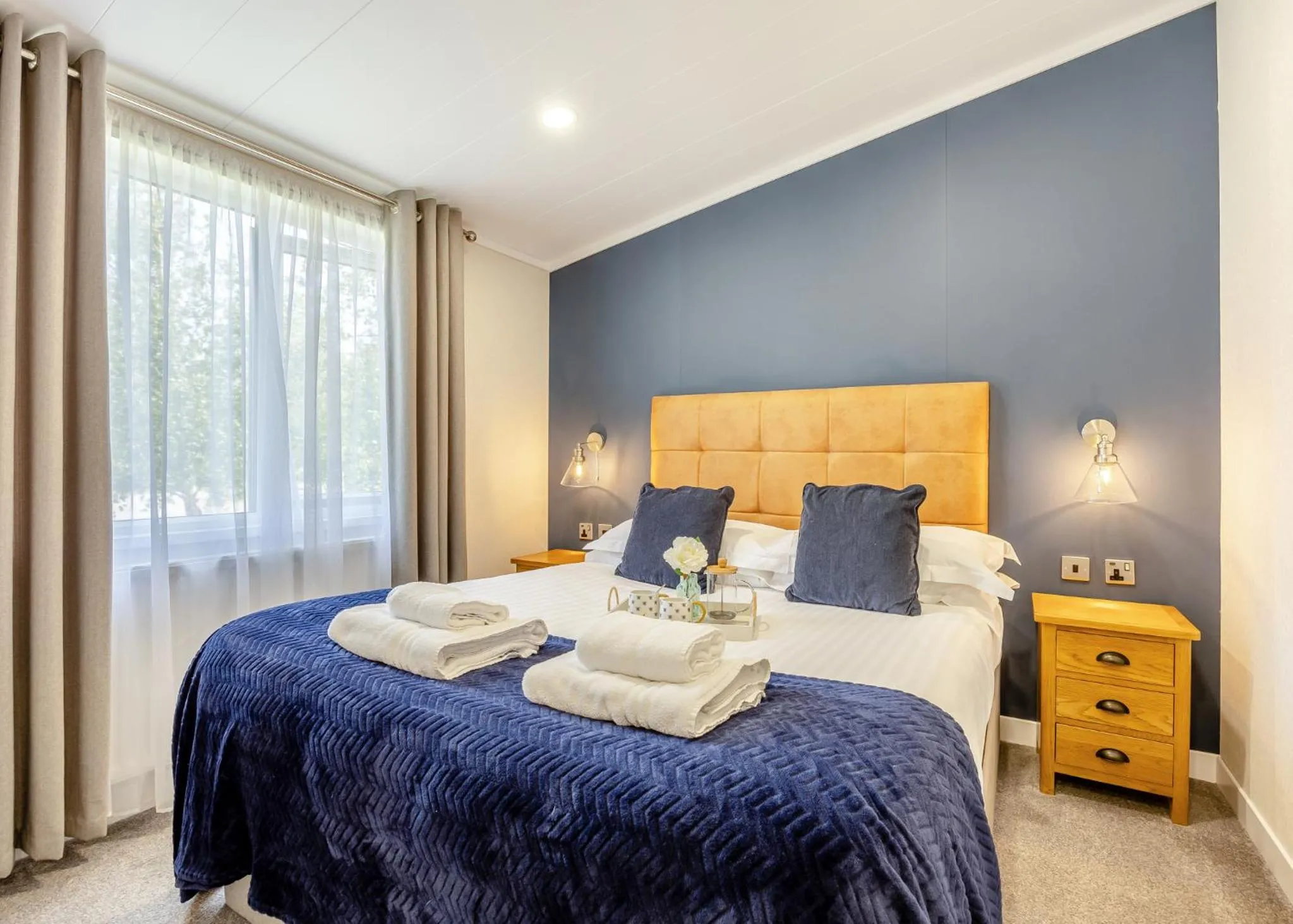 Property building, Bed in Woodhall Country Park Lodges