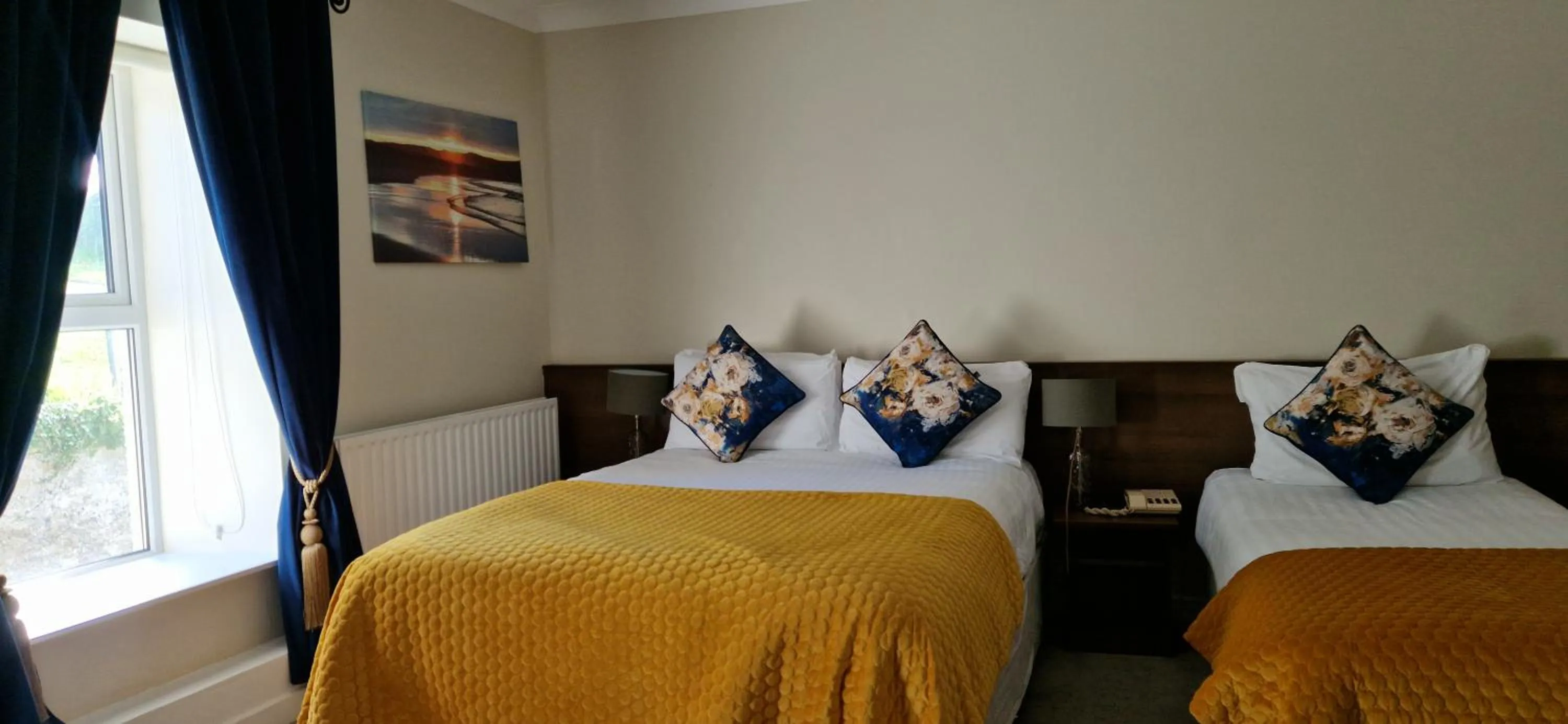 Bedroom, Bed in Arnolds Hotel