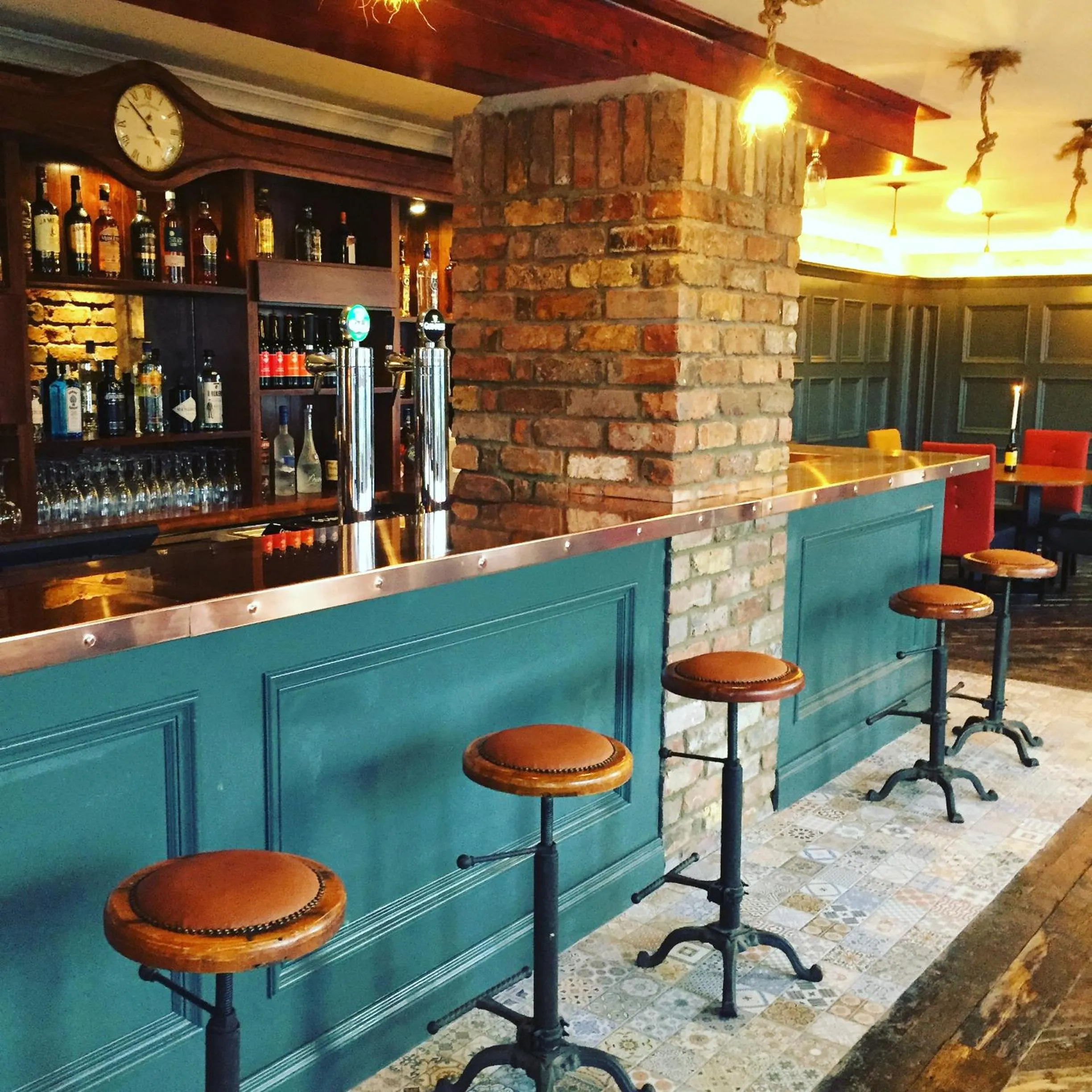 Restaurant/places to eat in Arnolds Hotel