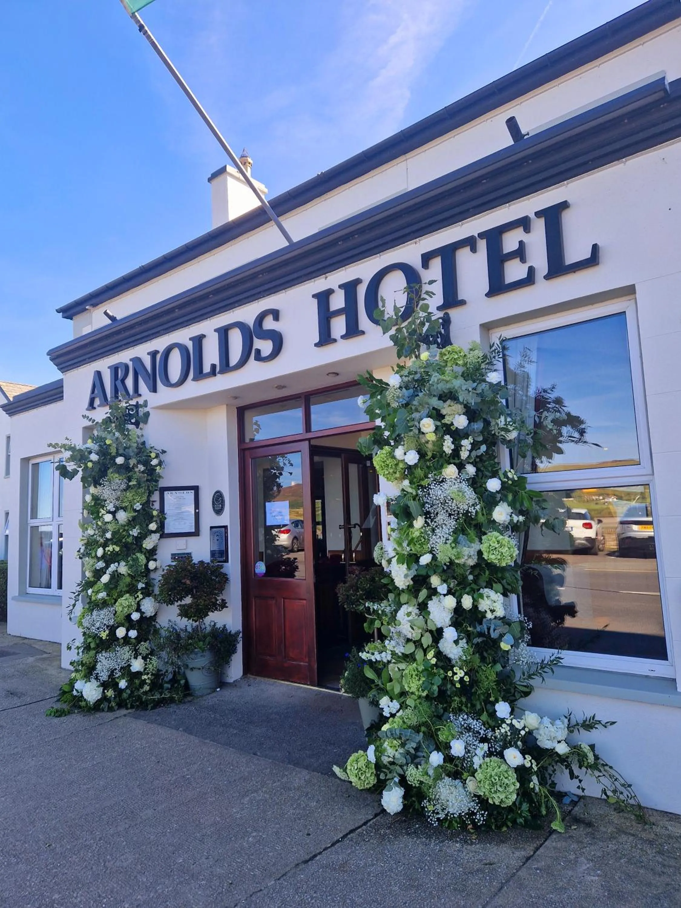 Property building in Arnolds Hotel