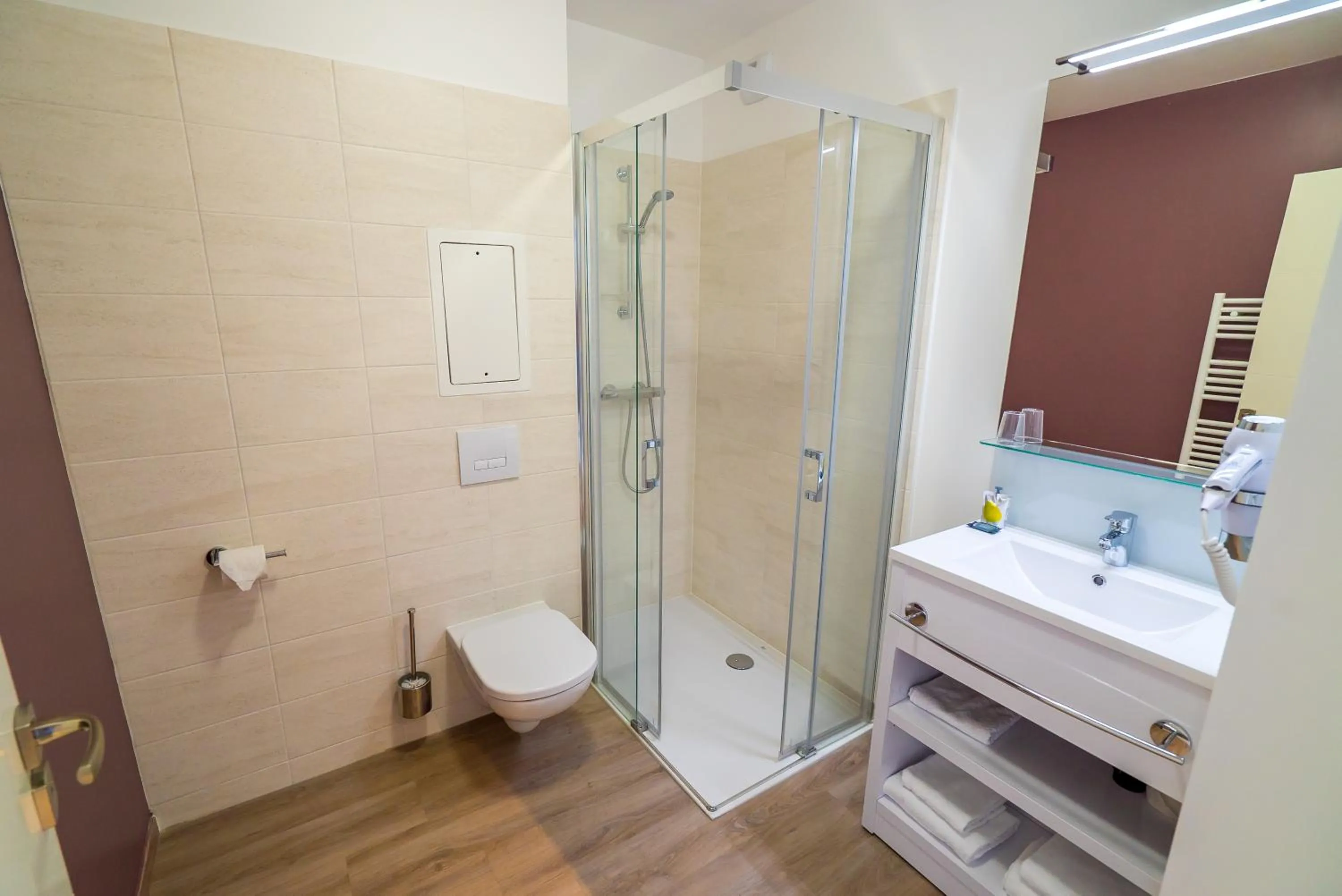 Shower in All Suites Appart Hôtel - Choisy-le-Roi