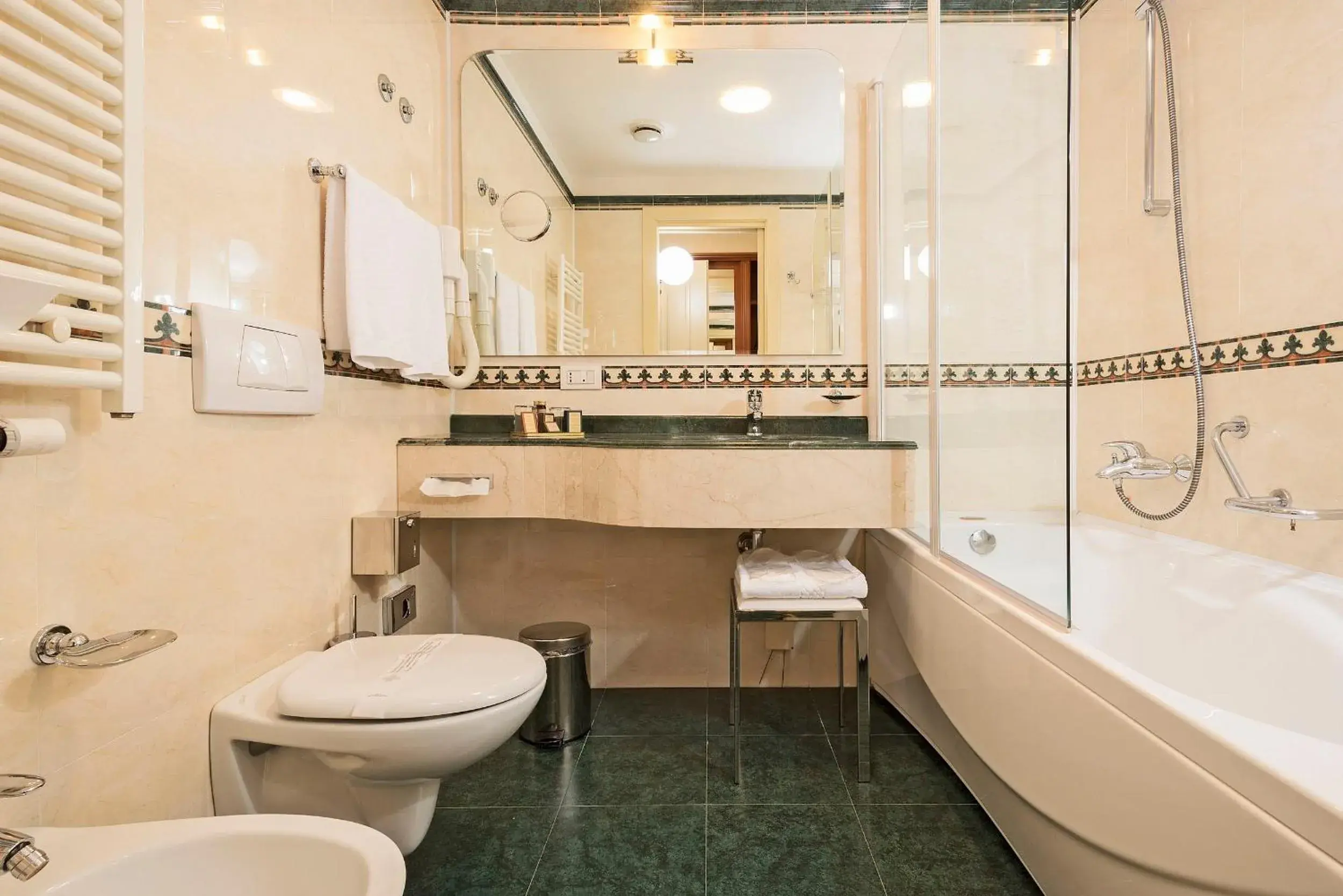 Deluxe Double or Twin Room - single occupancy in Hotel Maggior Consiglio Deluxe Double or Twin Room - single occupancy in Hotel Maggior Consiglio