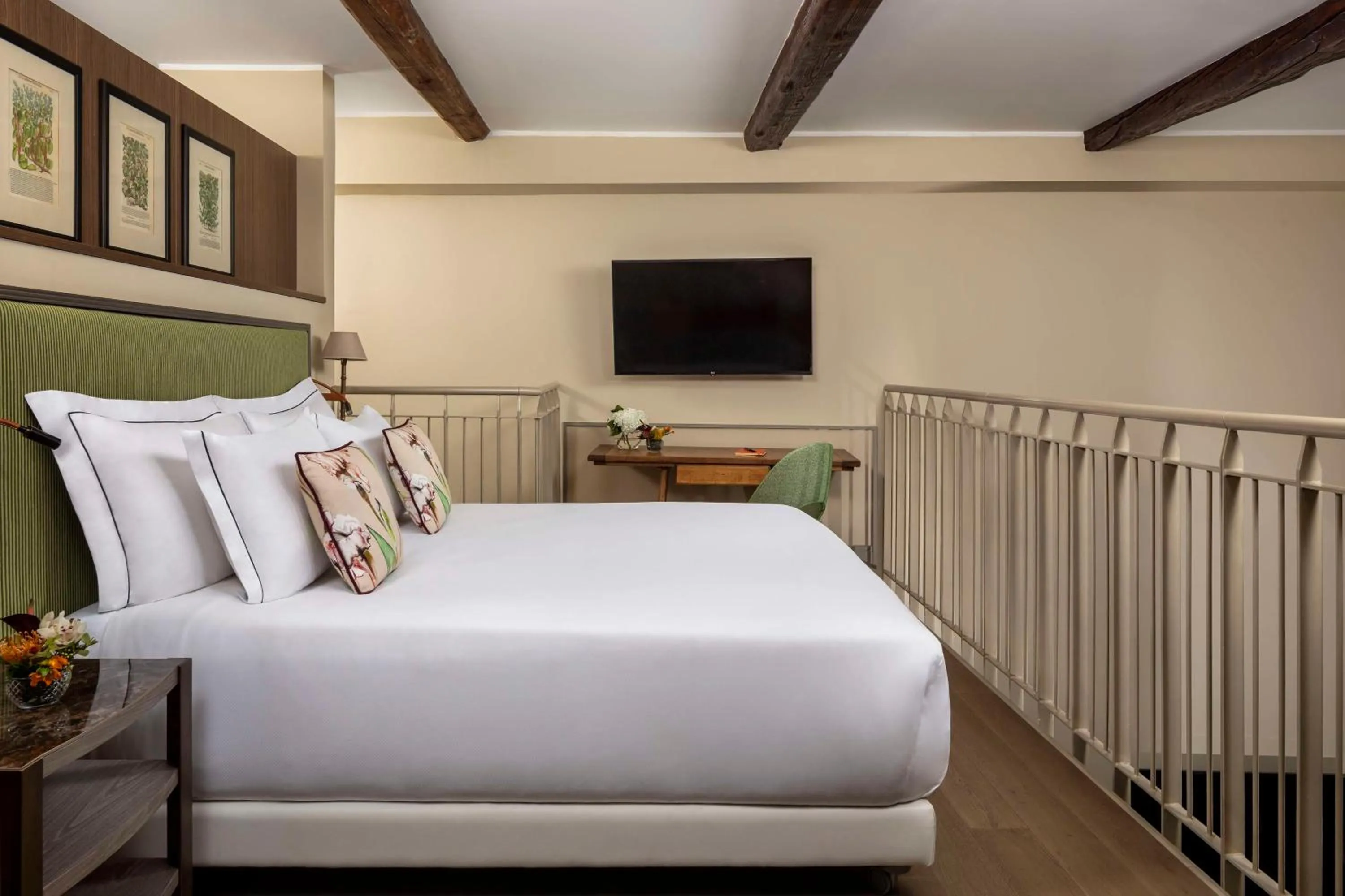 Photo of the whole room, Bed in Tivoli Palazzo Gaddi Firenze Hotel