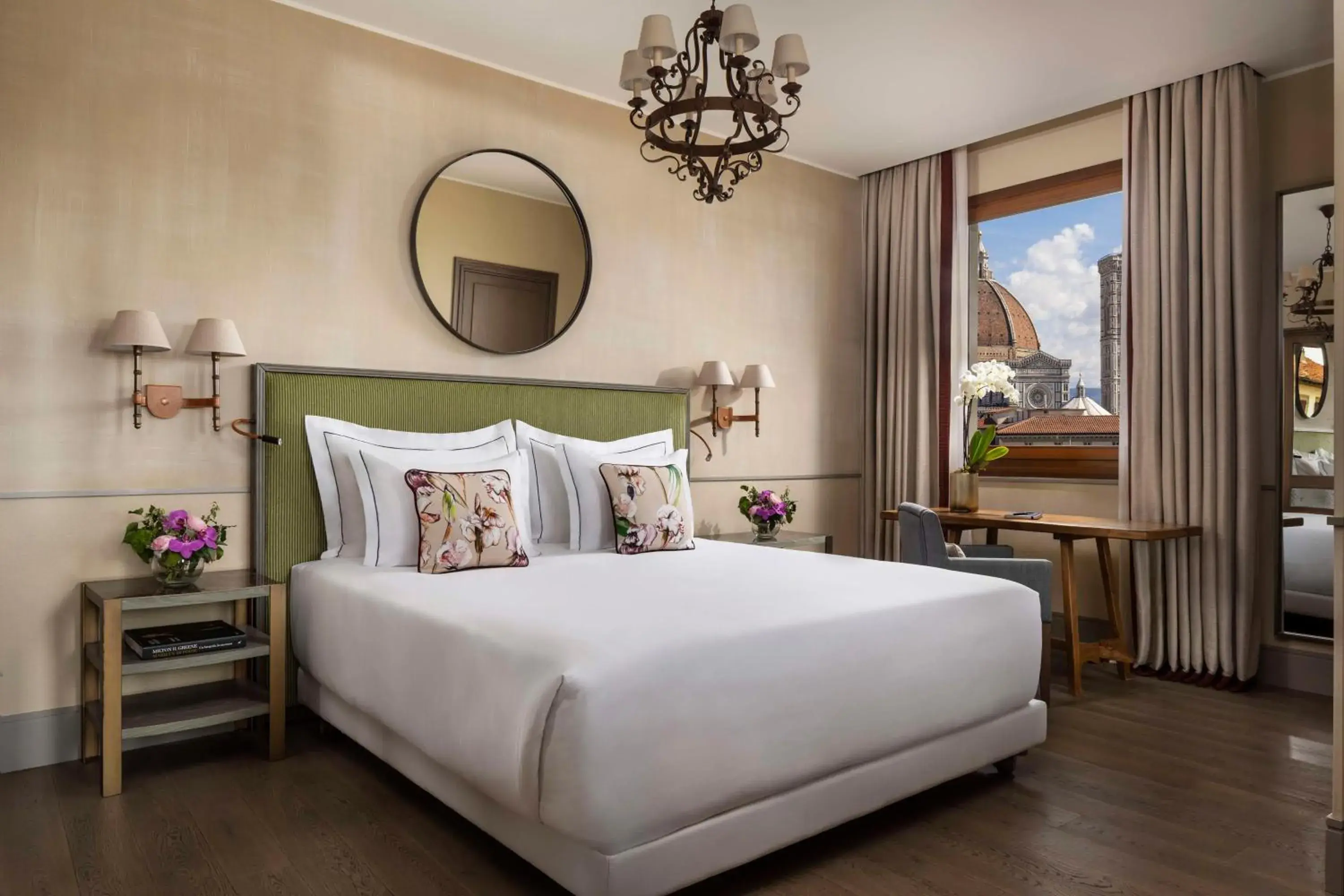 Photo of the whole room, Bed in Tivoli Palazzo Gaddi Firenze Hotel Photo of the whole room, Bed in Tivoli Palazzo Gaddi Firenze Hotel