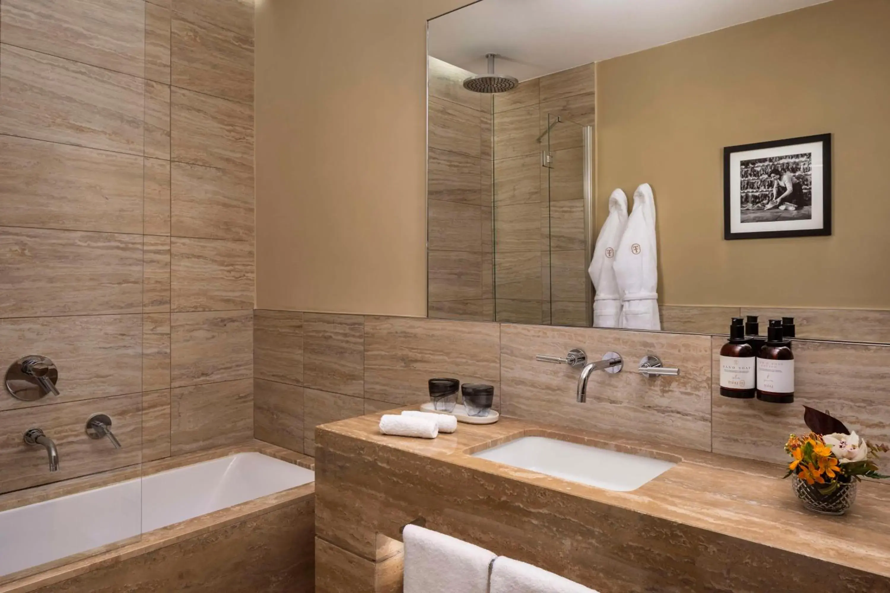 Bathroom in Tivoli Palazzo Gaddi Firenze Hotel Bathroom in Tivoli Palazzo Gaddi Firenze Hotel