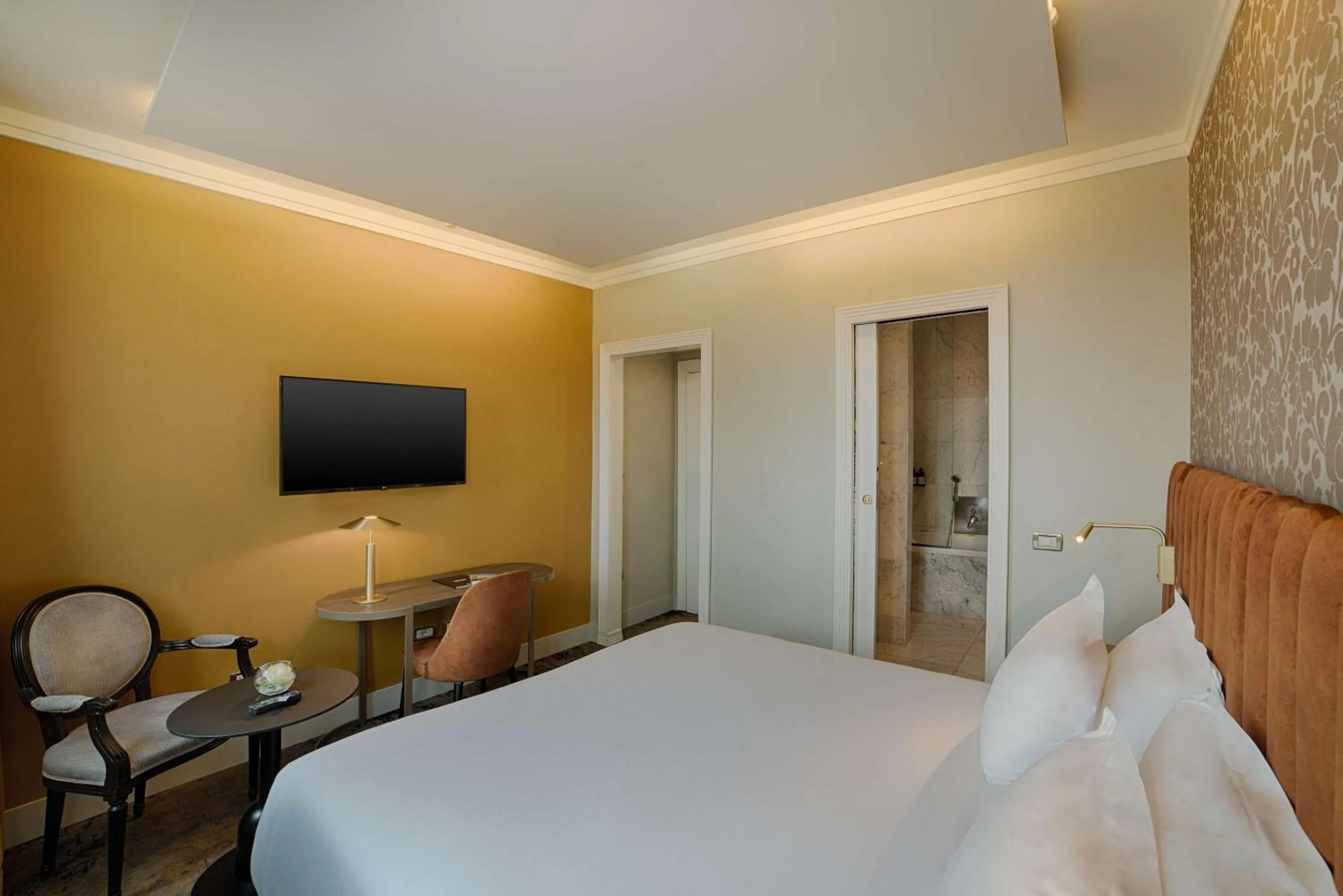 Bedroom, Bed in NH Venezia Santa Lucia