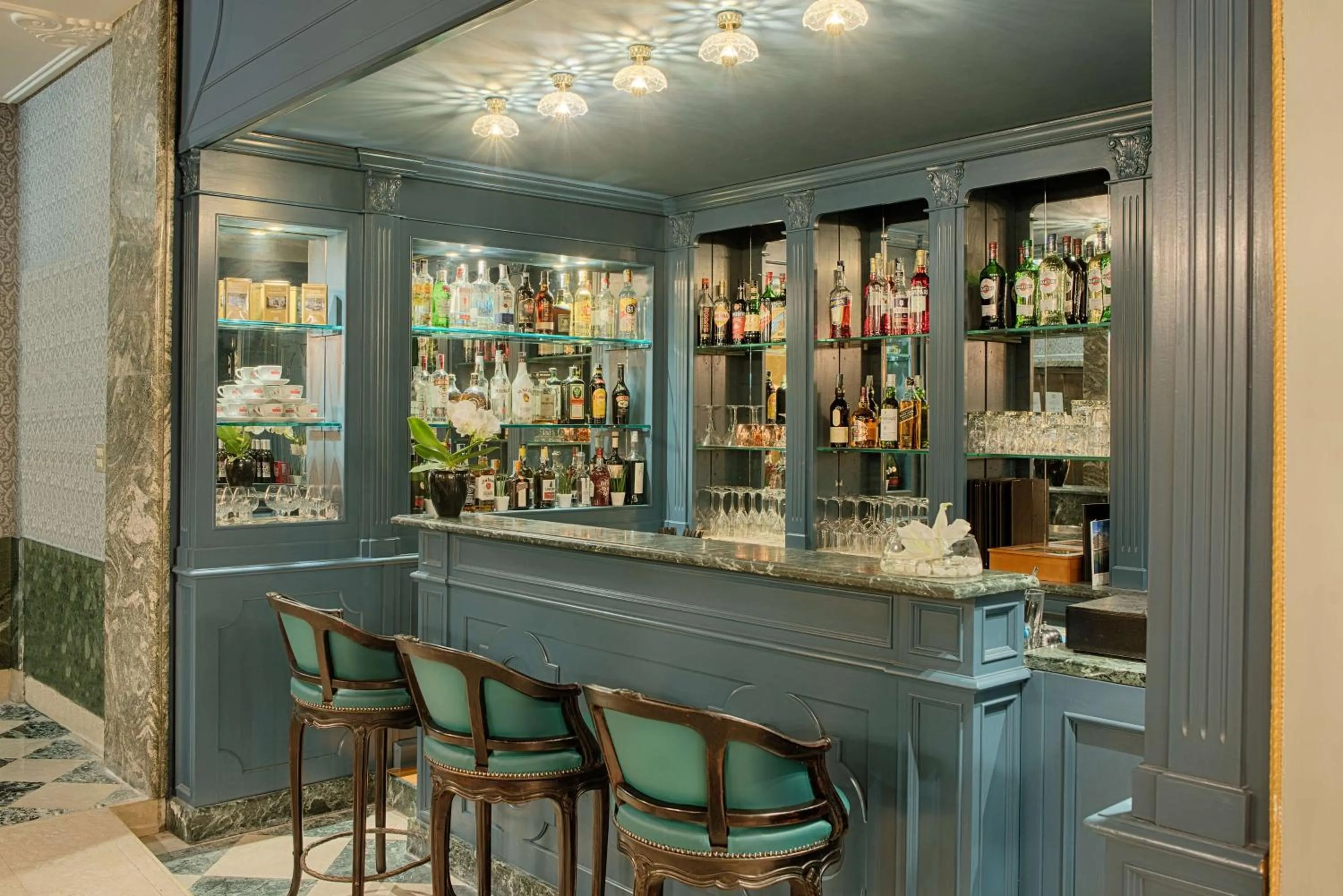 Lounge or bar in NH Venezia Santa Lucia