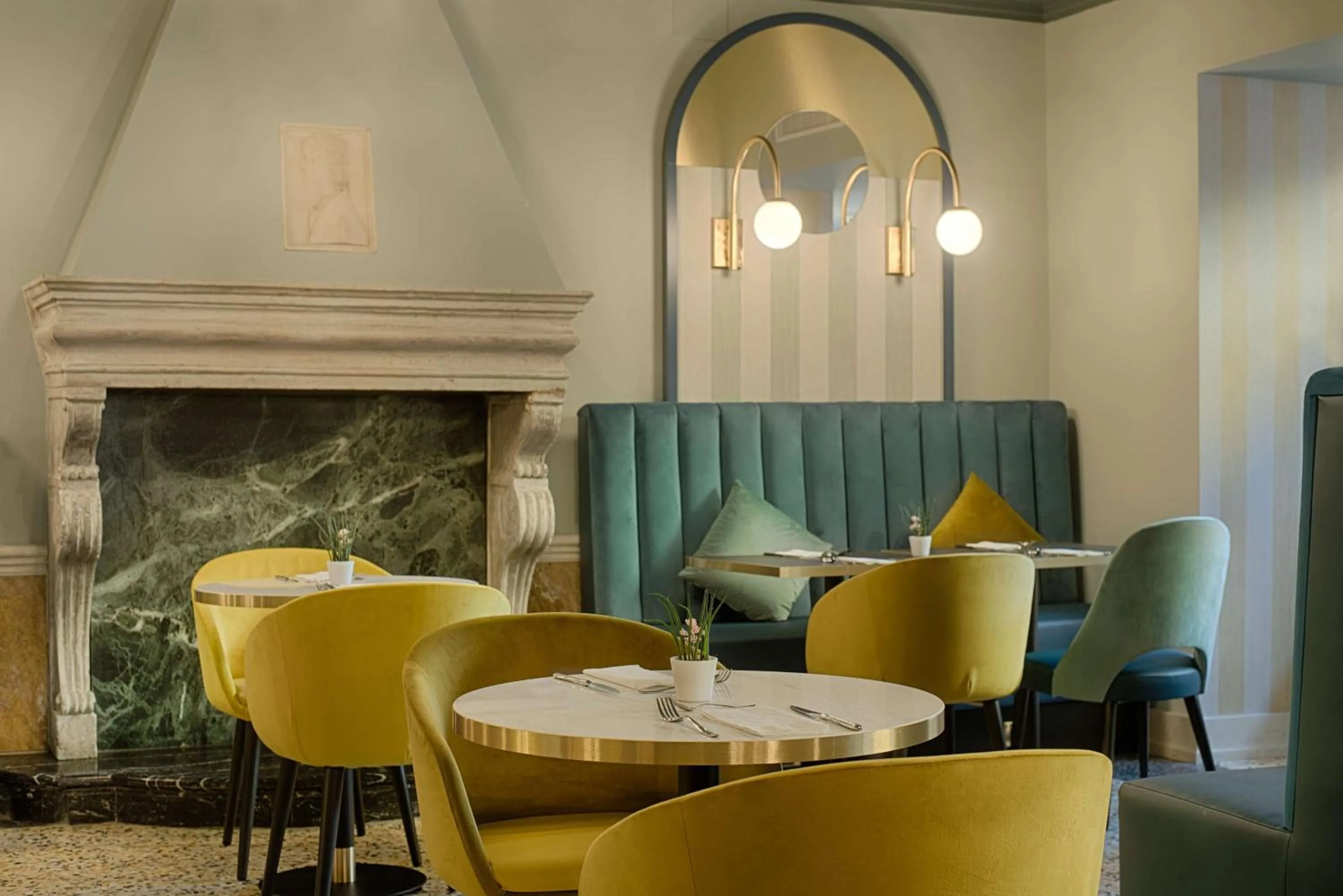 Restaurant/places to eat in NH Venezia Santa Lucia