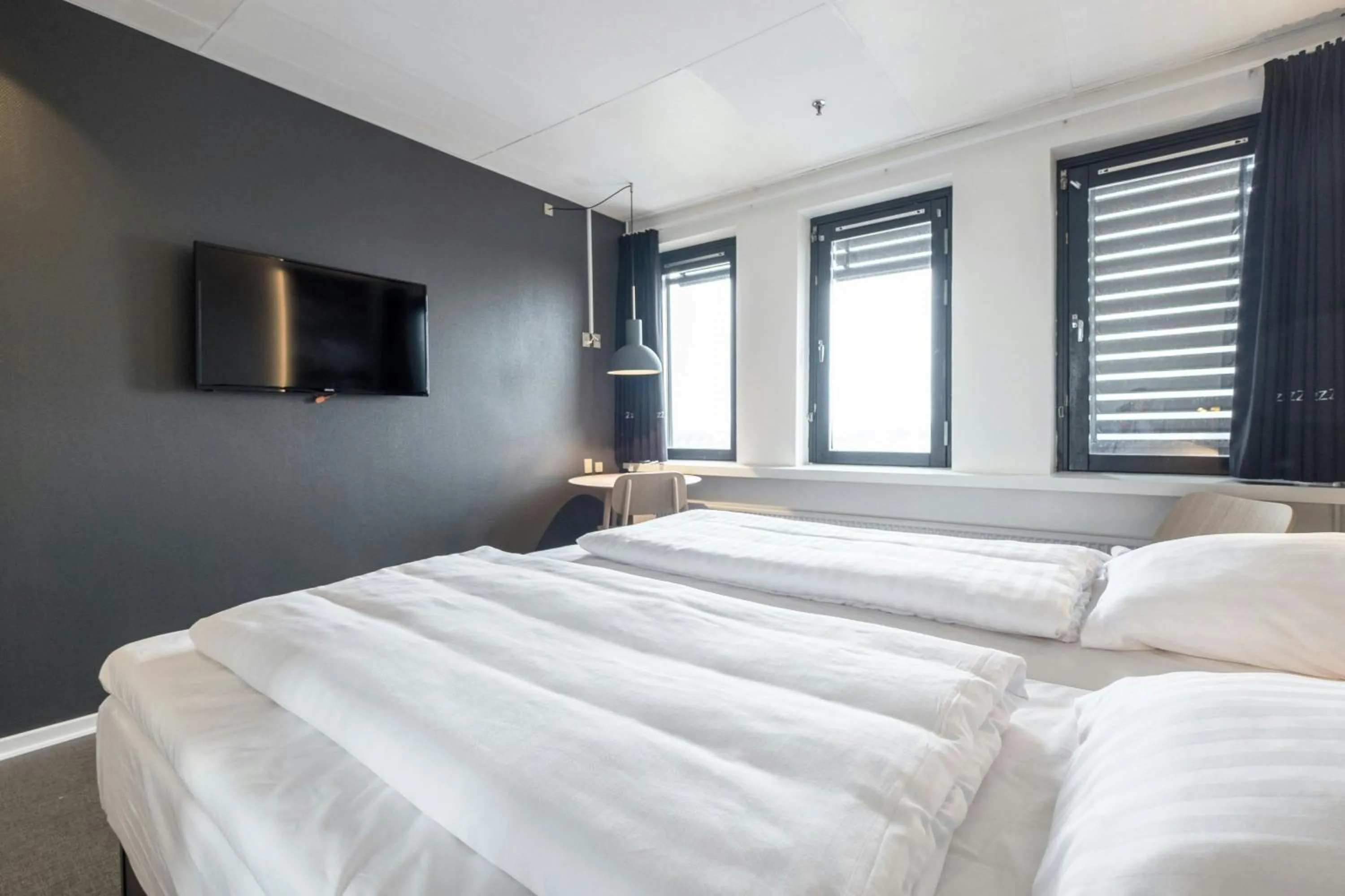 Photo of the whole room, Bed in Four Points Flex by Sheraton Ishoj