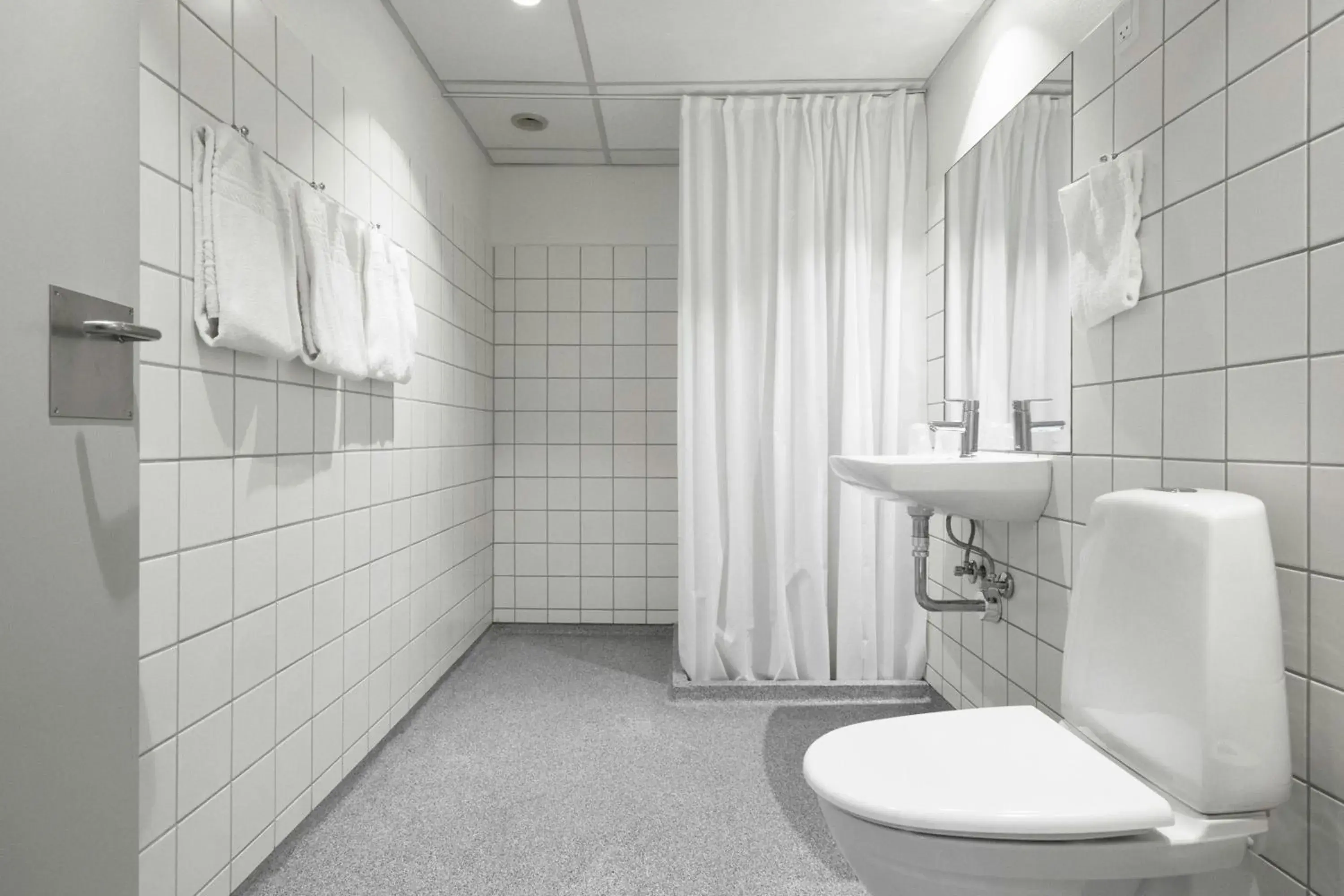 Bathroom in Four Points Flex by Sheraton Ishoj Bathroom in Four Points Flex by Sheraton Ishoj