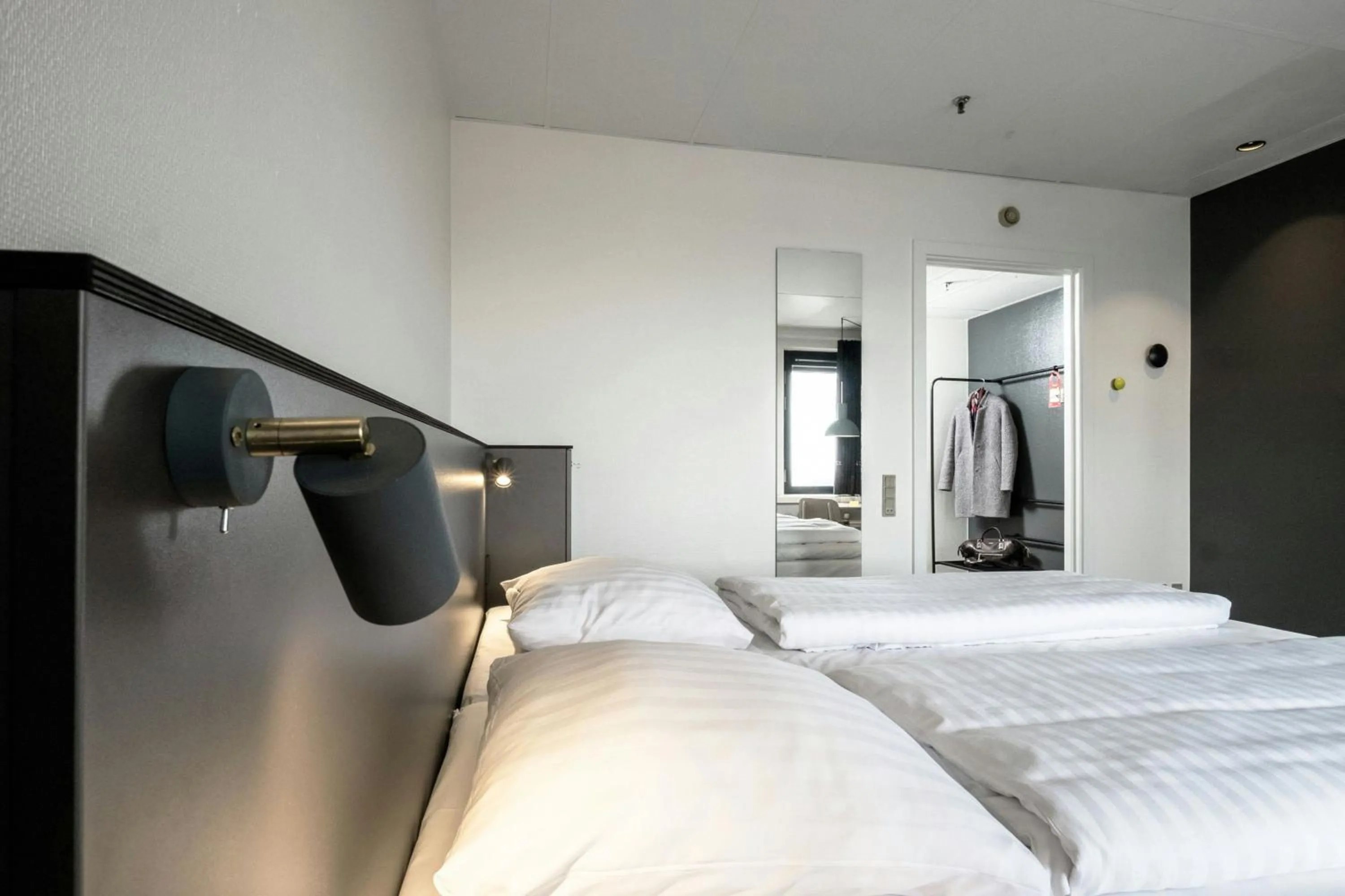 Photo of the whole room, Bed in Four Points Flex by Sheraton Ishoj