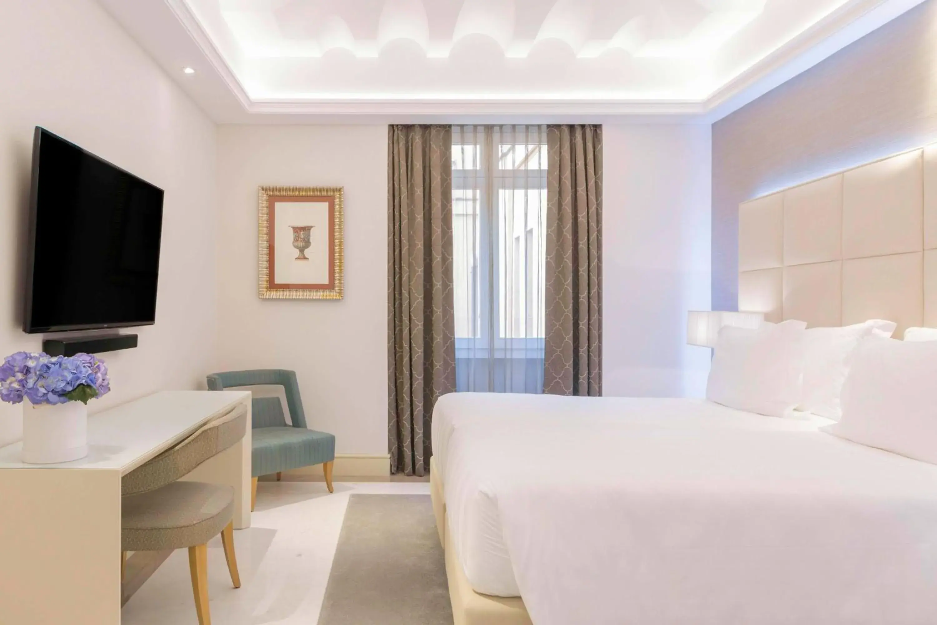 Deluxe Twin Room in Aleph Rome Hotel, Curio Collection By Hilton Deluxe Twin Room in Aleph Rome Hotel, Curio Collection By Hilton