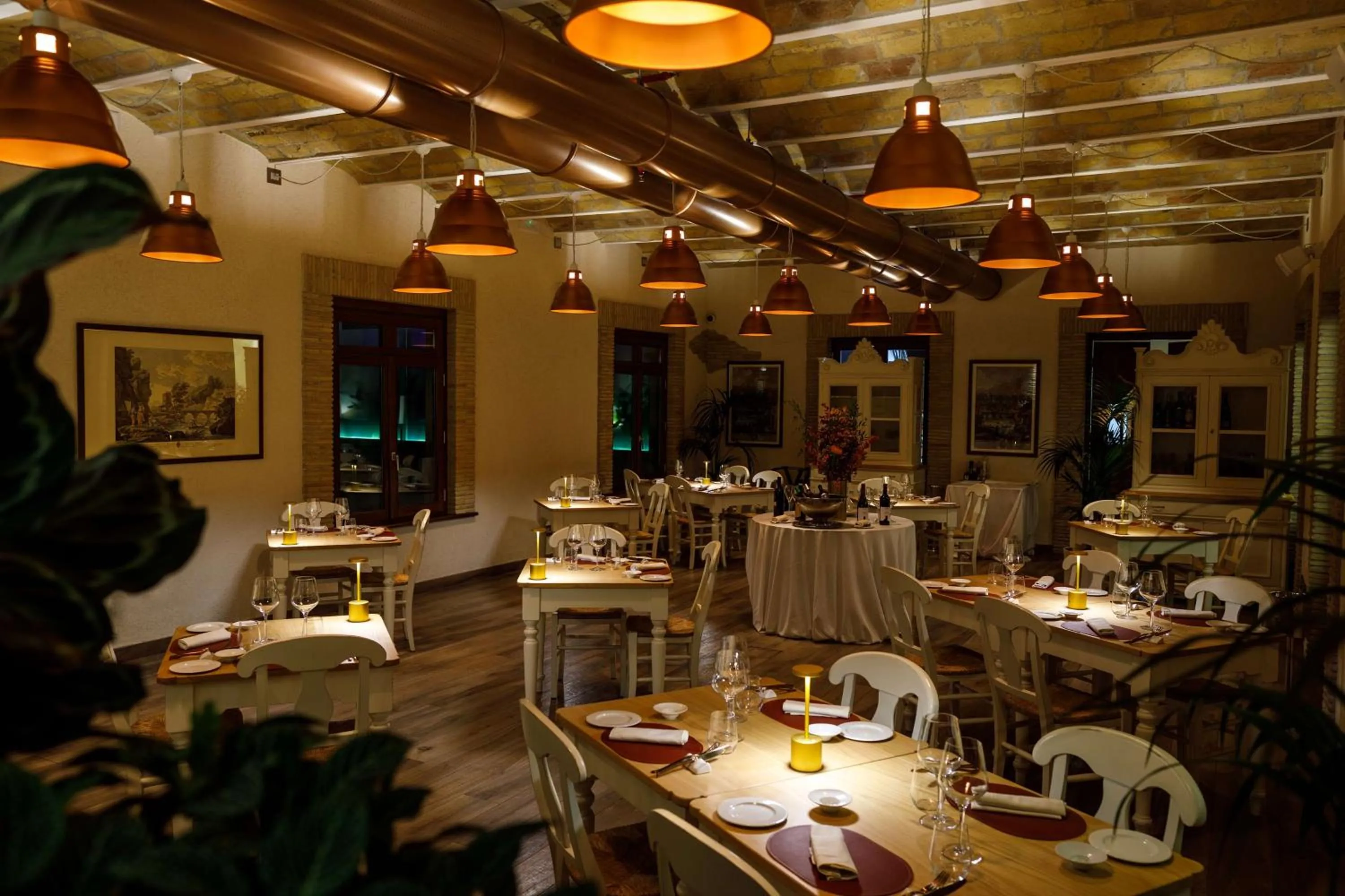 Restaurant/places to eat in Aleph Rome Hotel, Curio Collection By Hilton