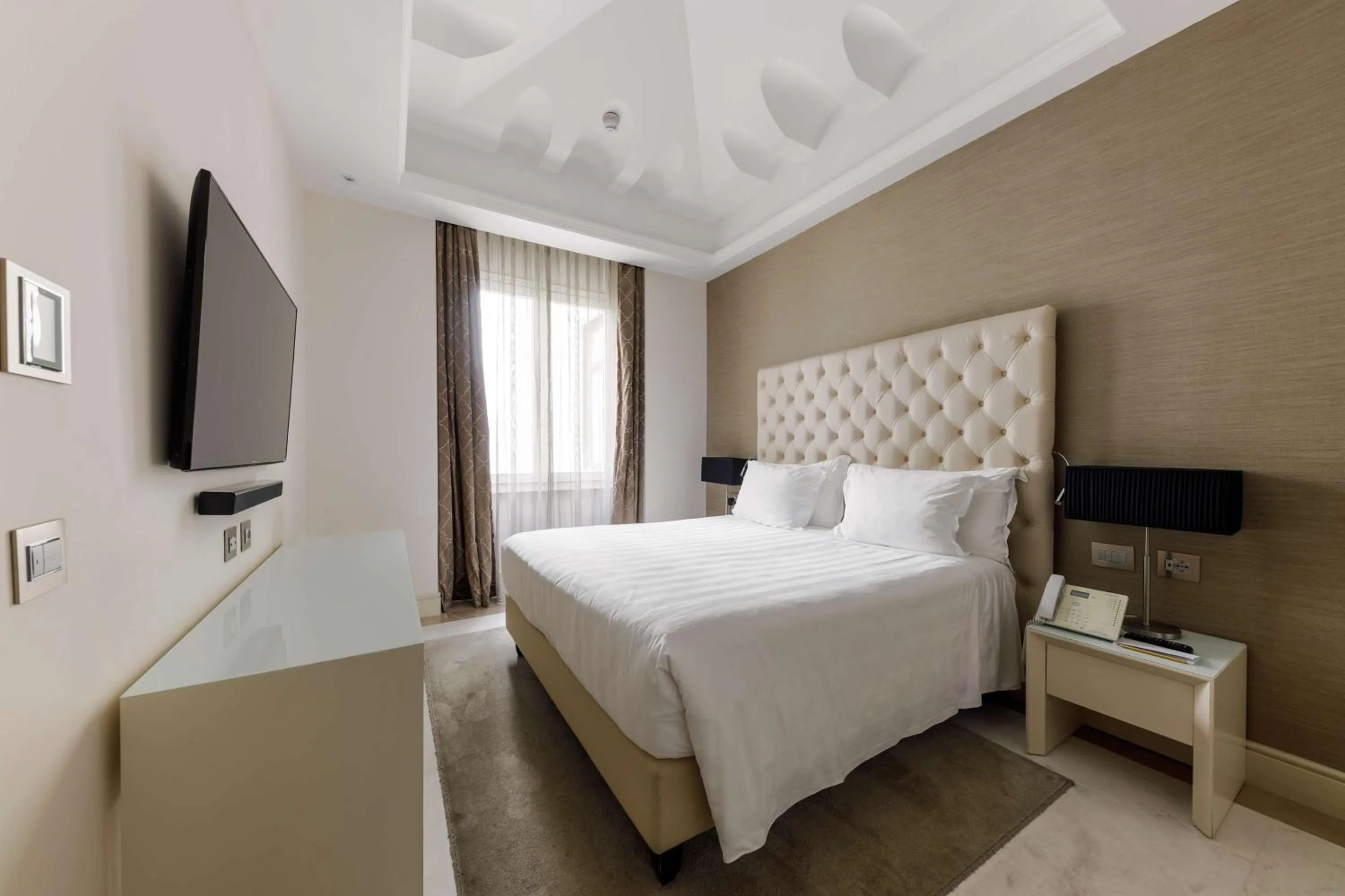 Bed in Aleph Rome Hotel, Curio Collection By Hilton