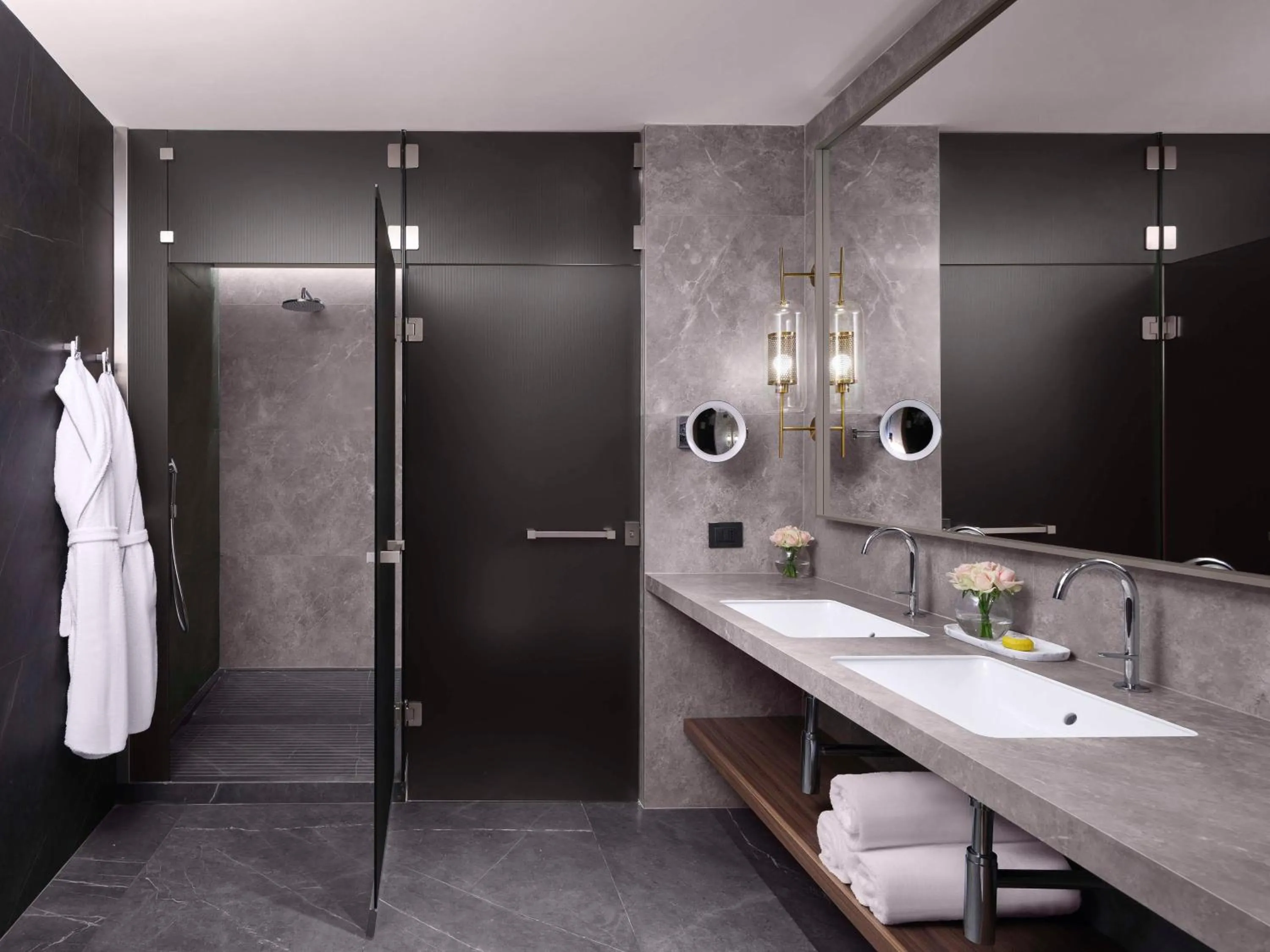 Bathroom in Anantara Palazzo Naiadi Rome Hotel - A Leading Hotel of the World