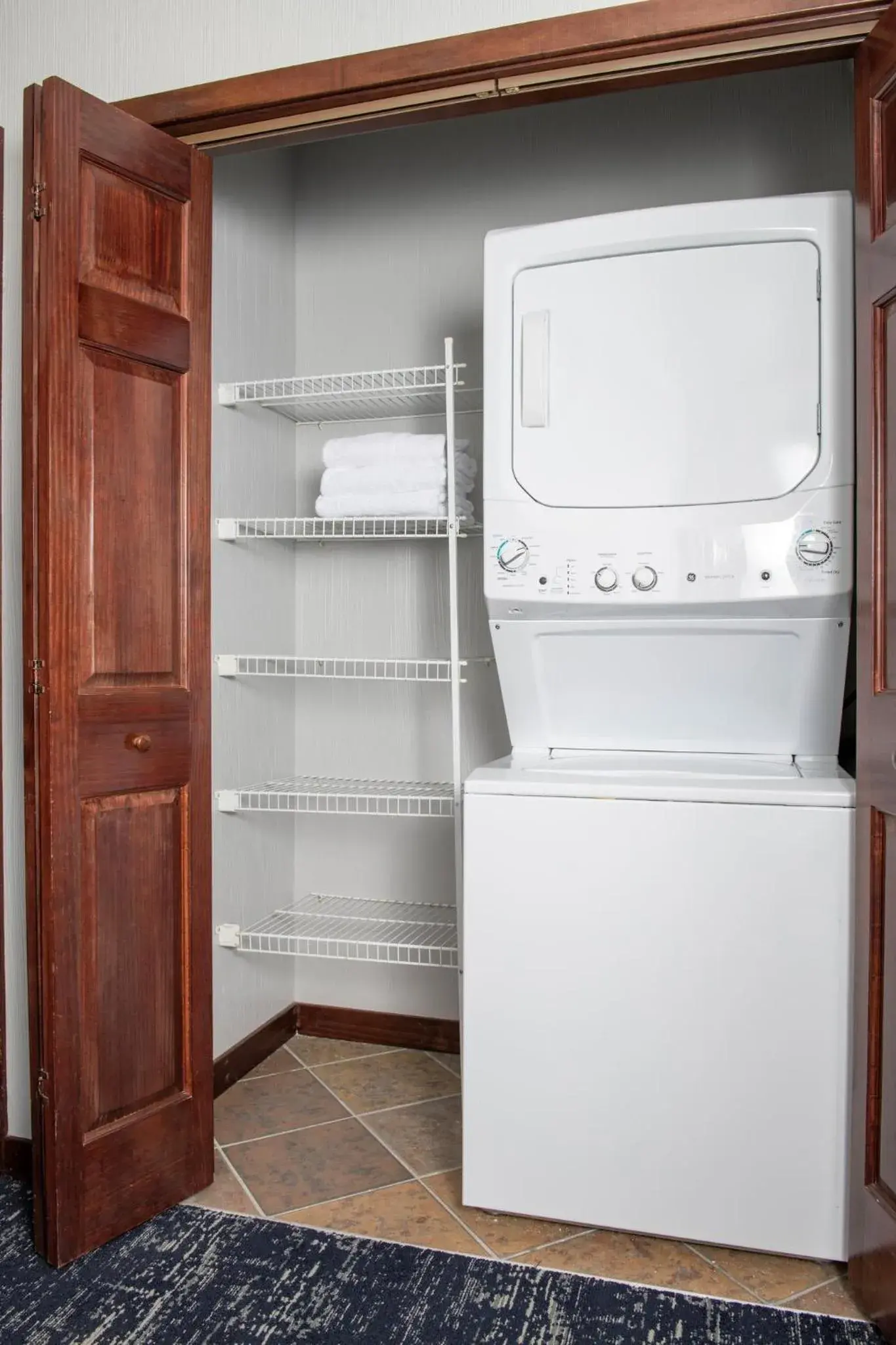 Photo of the whole room in Club Wyndham Glacier Canyon Photo of the whole room in Club Wyndham Glacier Canyon