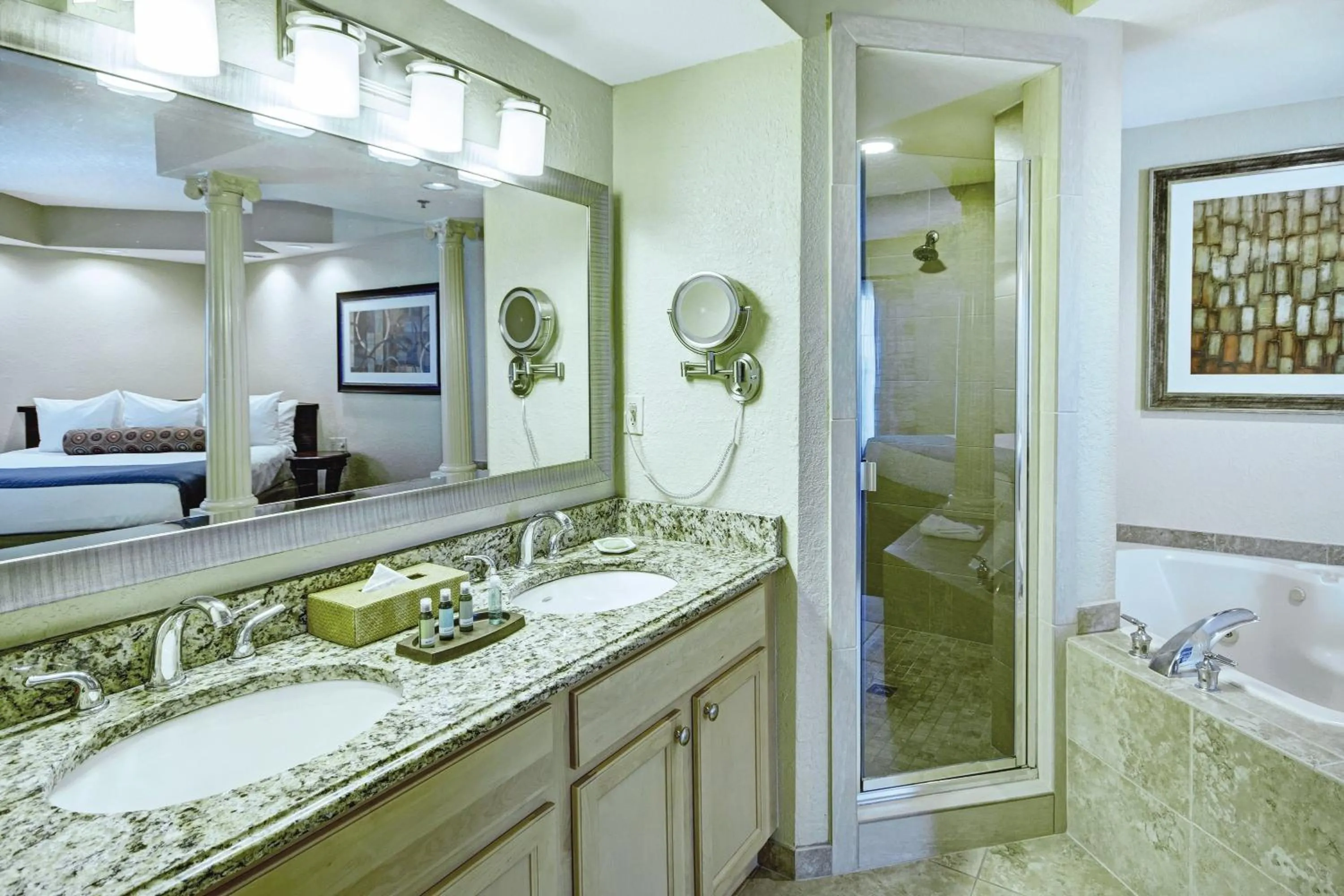 Bathroom, Bed in Club Wyndham Star Island