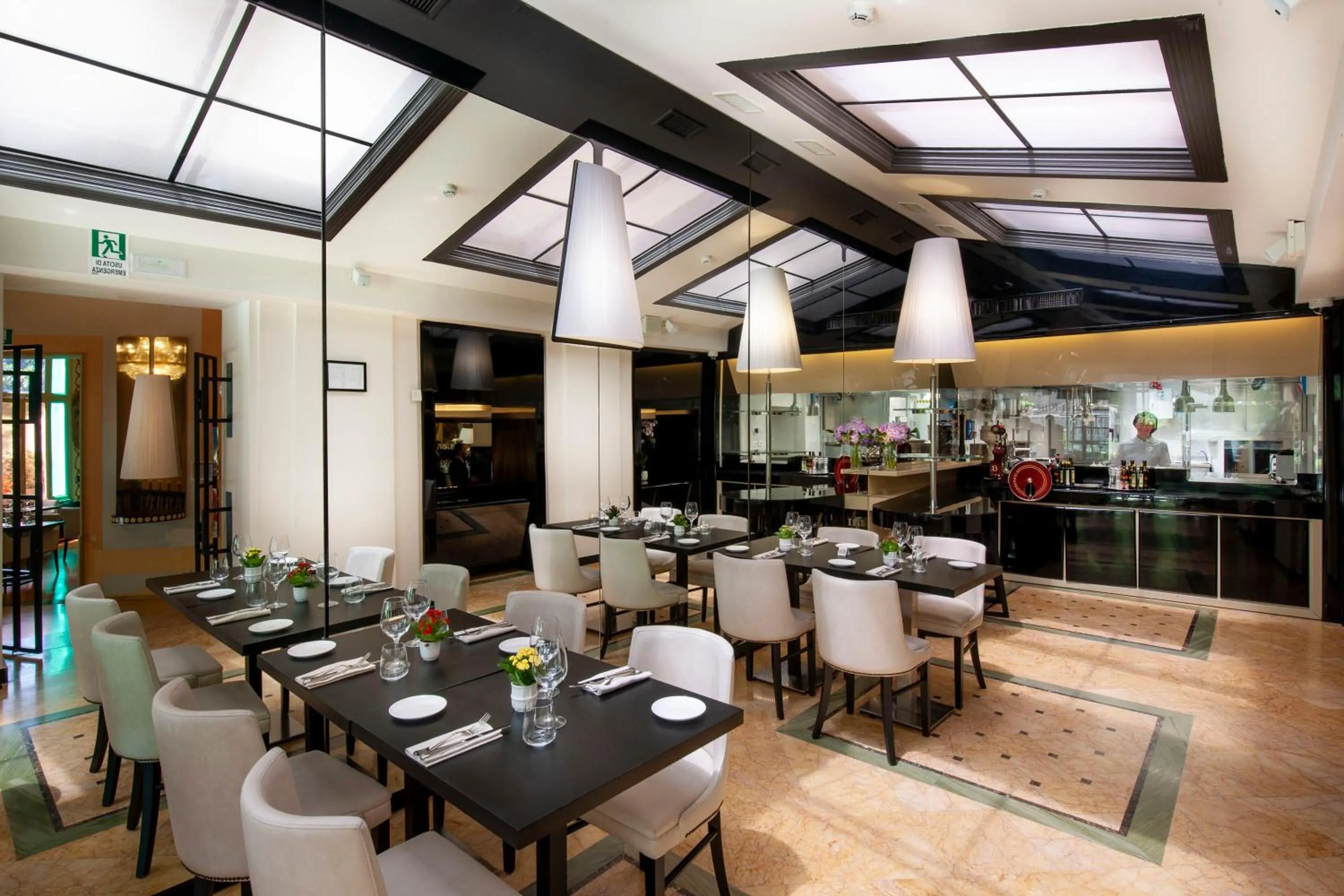 Restaurant/places to eat in Grand Hotel Palace Rome