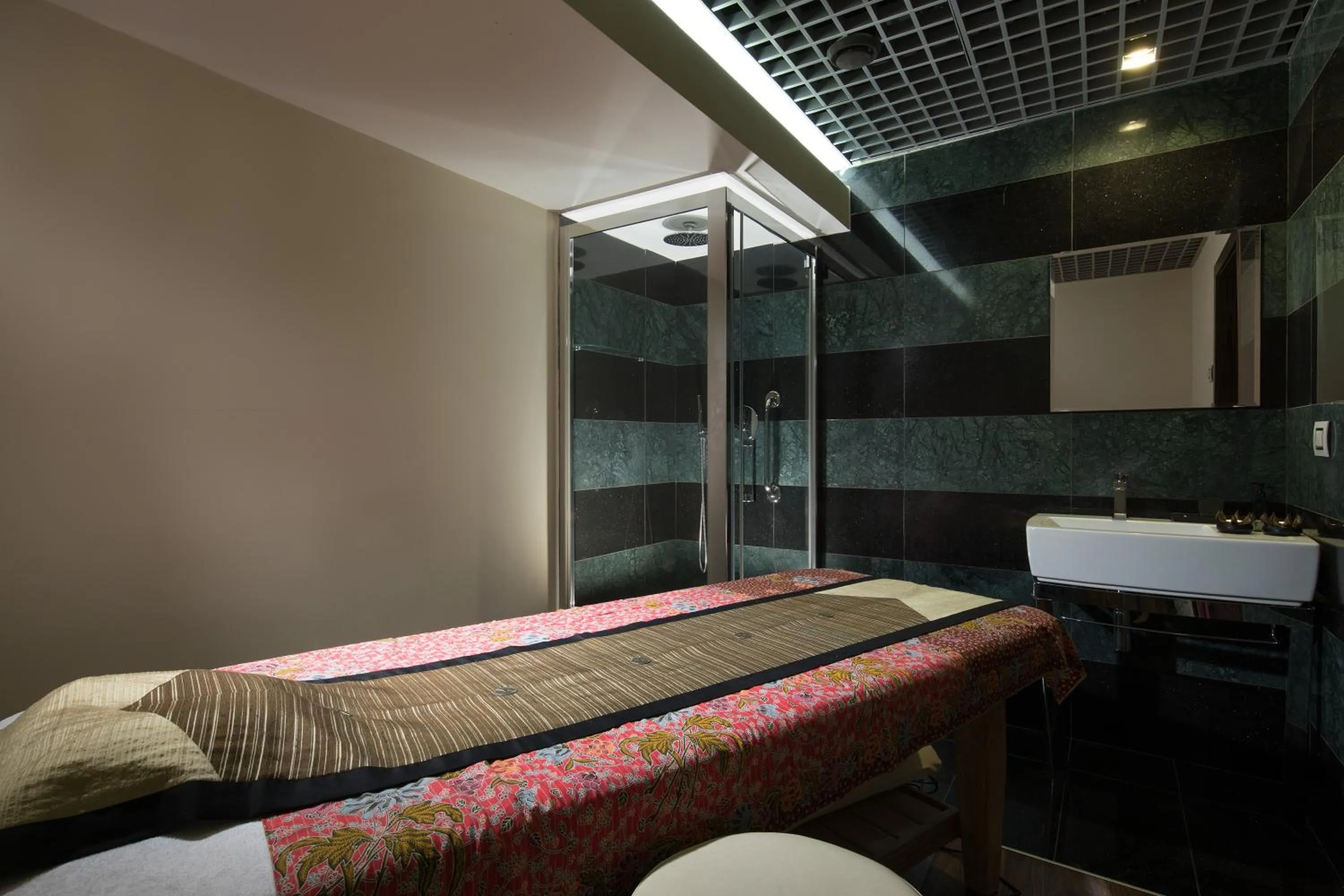Massage, Bed in Grand Hotel Palace Rome