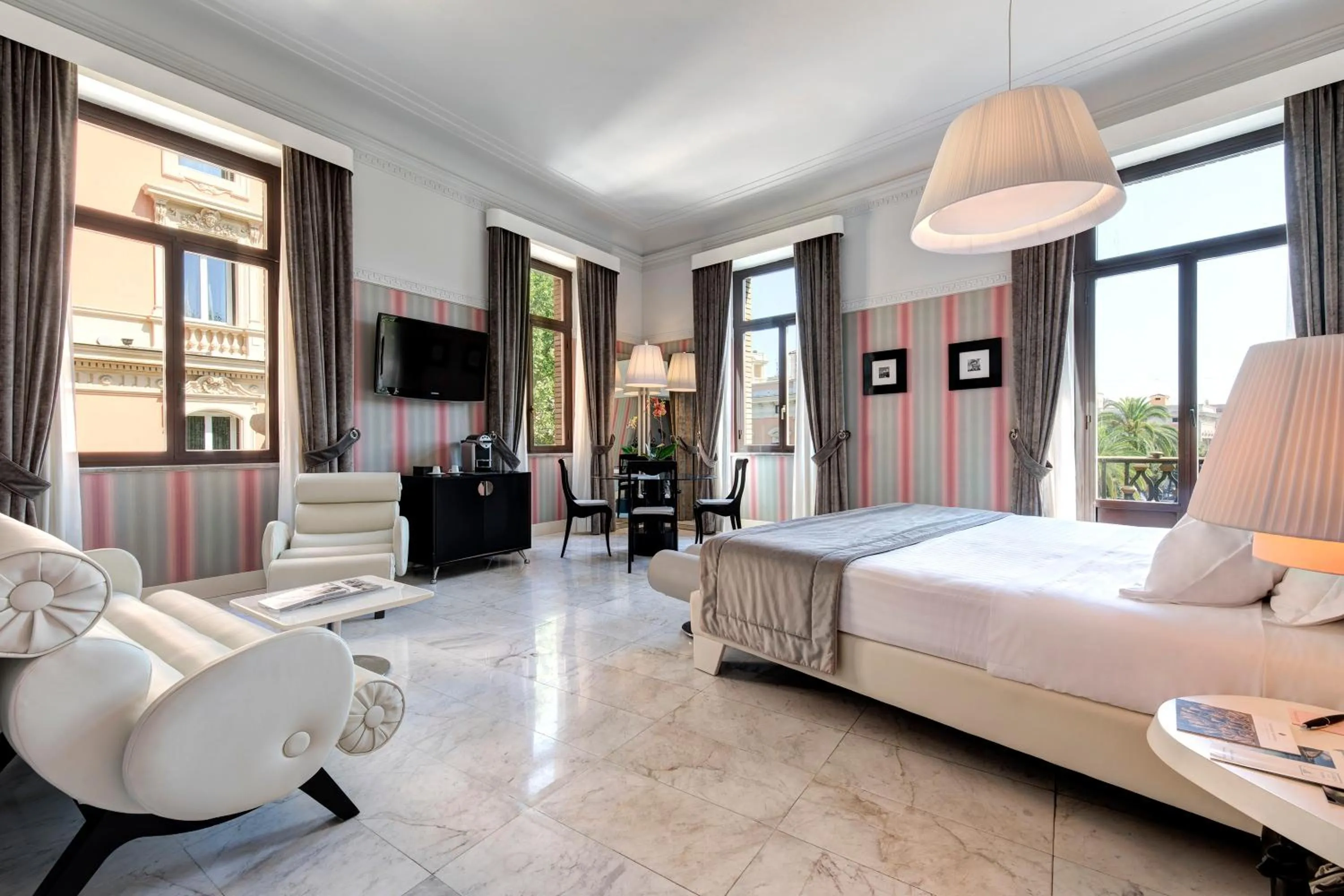 Photo of the whole room, Bed in Grand Hotel Palace Rome