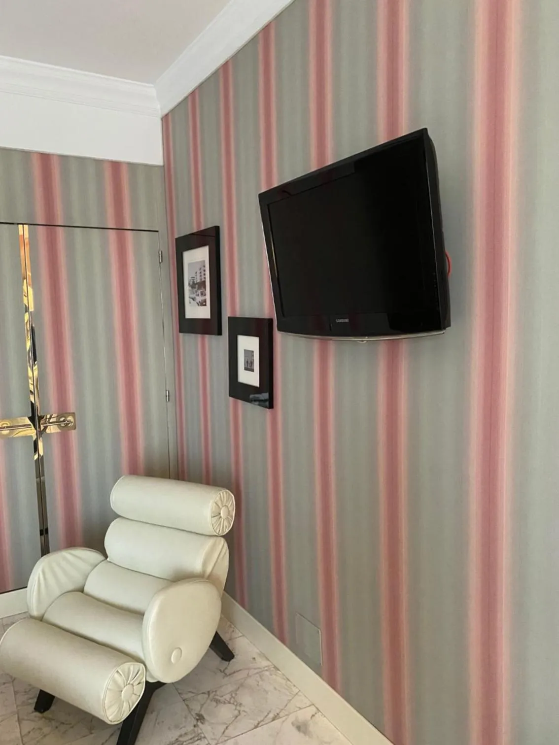 TV and multimedia in Grand Hotel Palace Rome